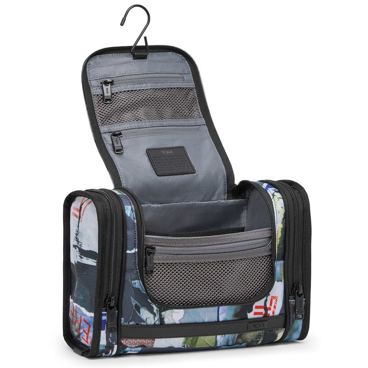 Alpha Hanging Travel Kit