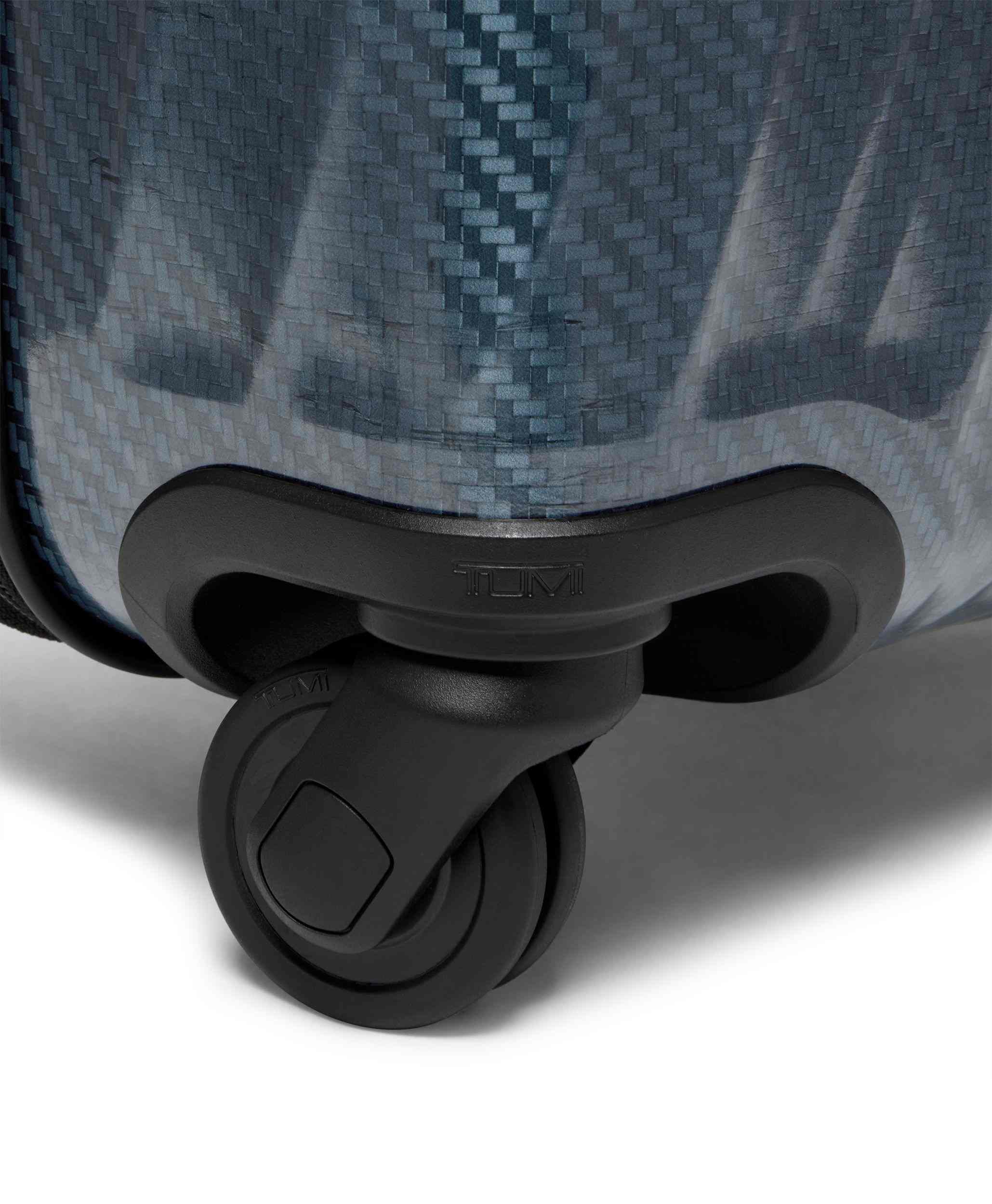 19 Degree Lite International 4 Wheeled Carry On