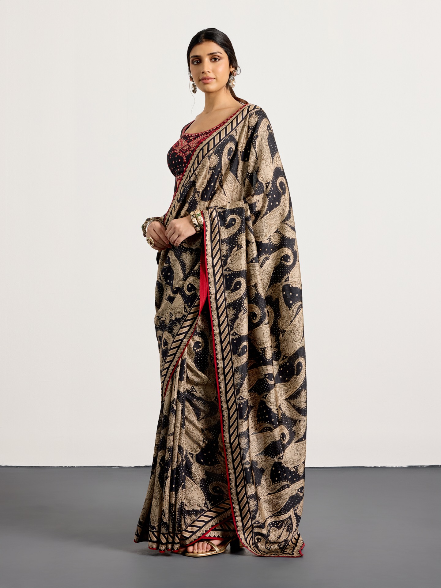 Black Beige Dancing Paisley Saree
