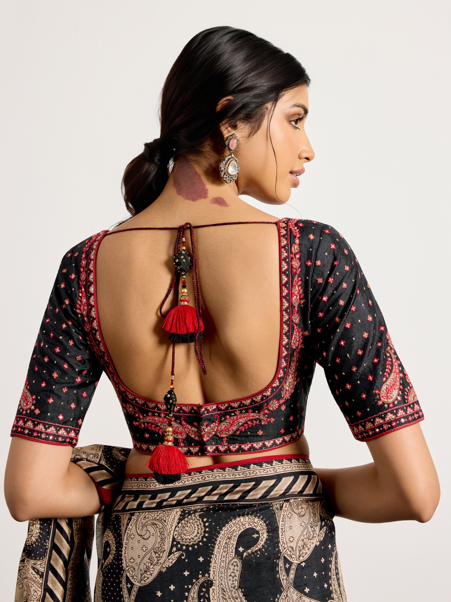 Black Beige Dancing Paisley Saree