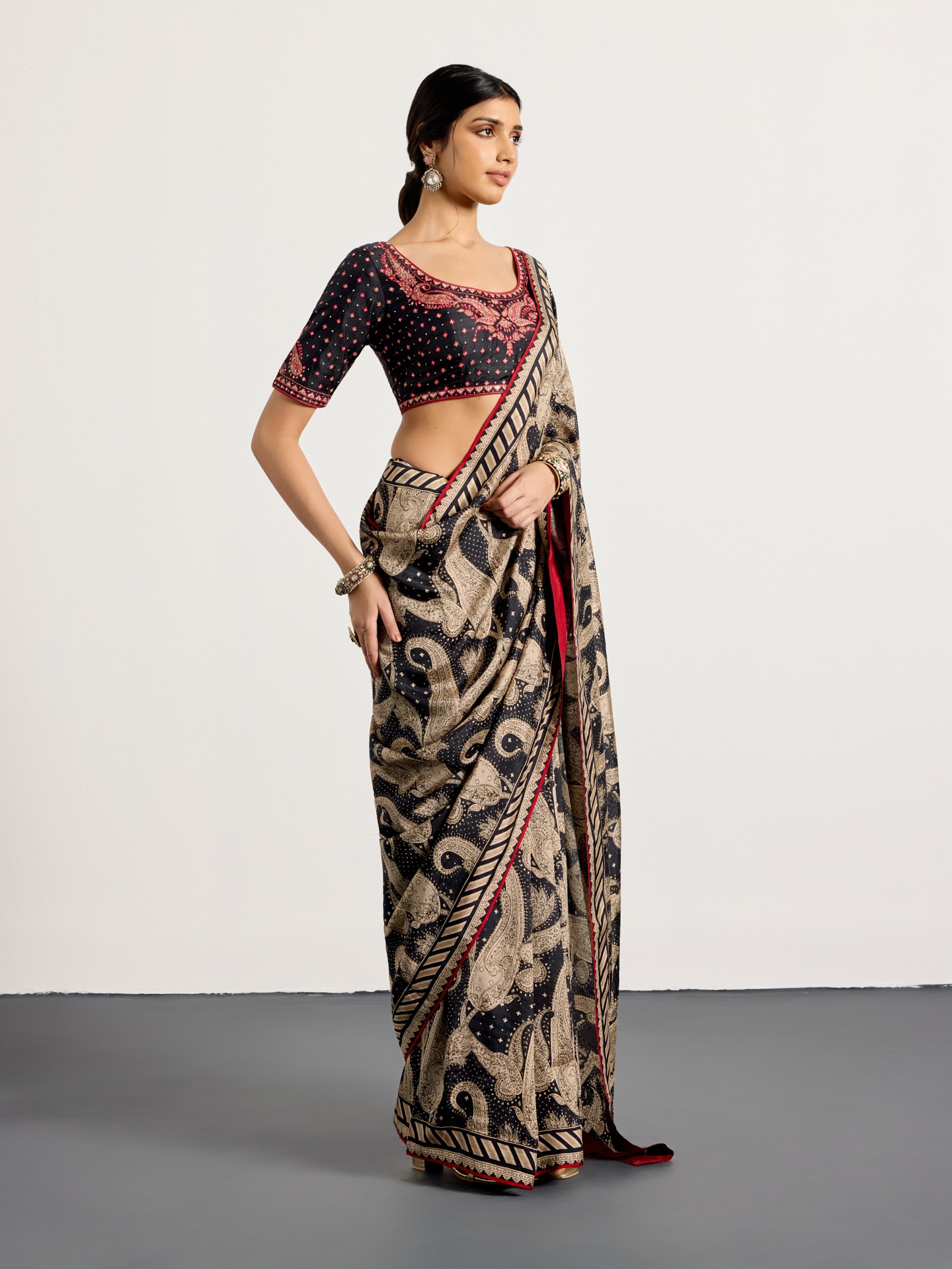 Black Beige Dancing Paisley Saree