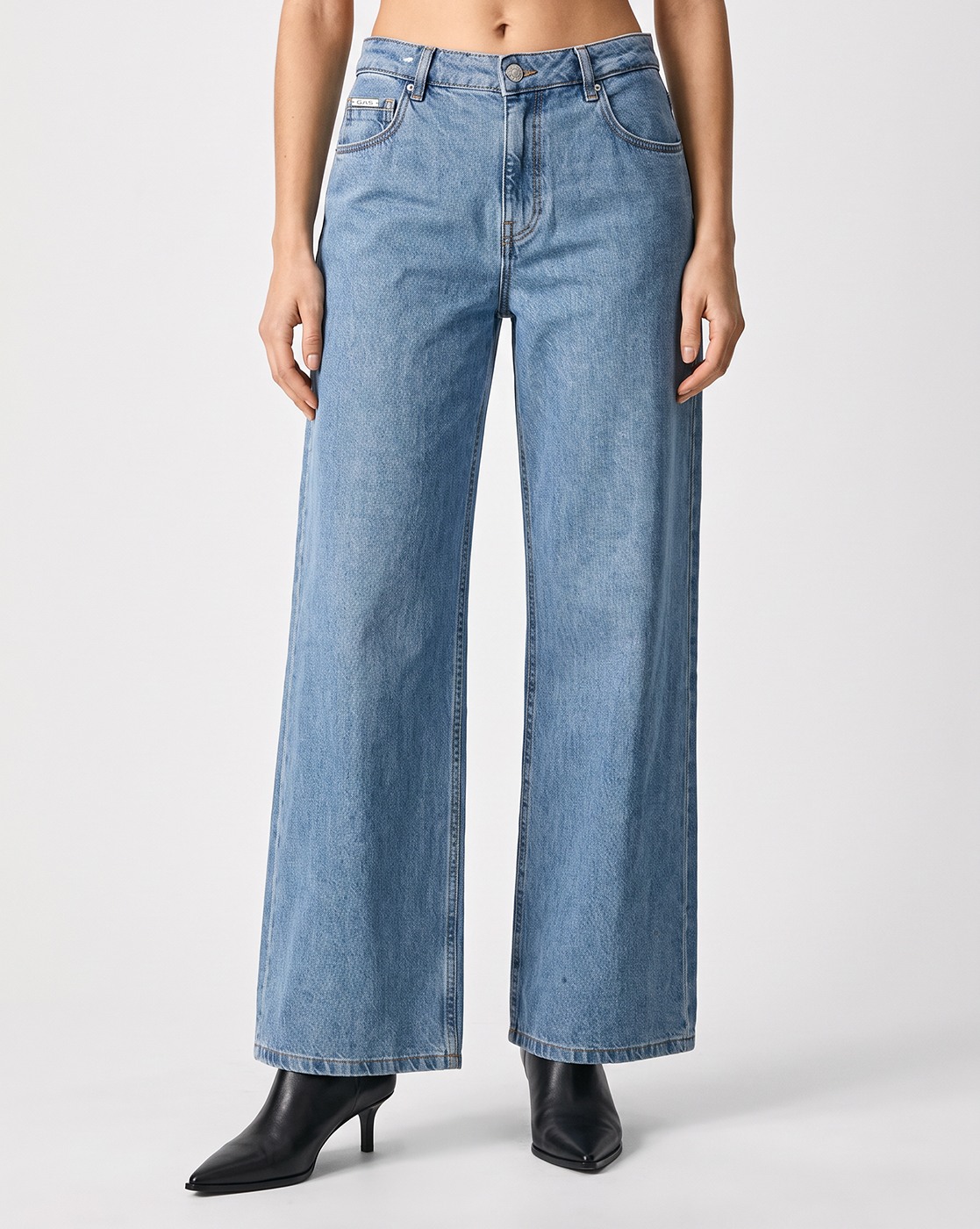 Relaxed Fit Wide Leg Jeans