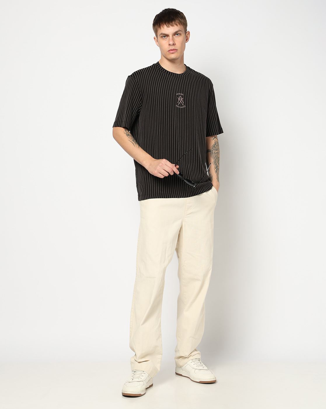 Seasonal Logo Regular + Fit T-SHIRT