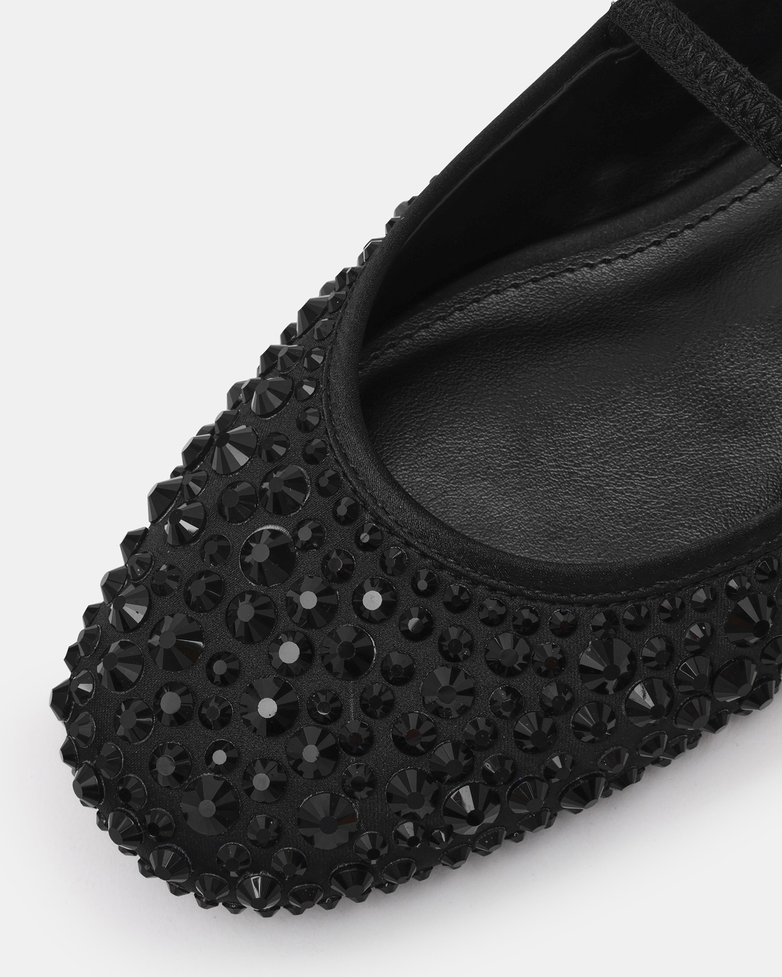 Majorca-R Black/Black Closed Flats