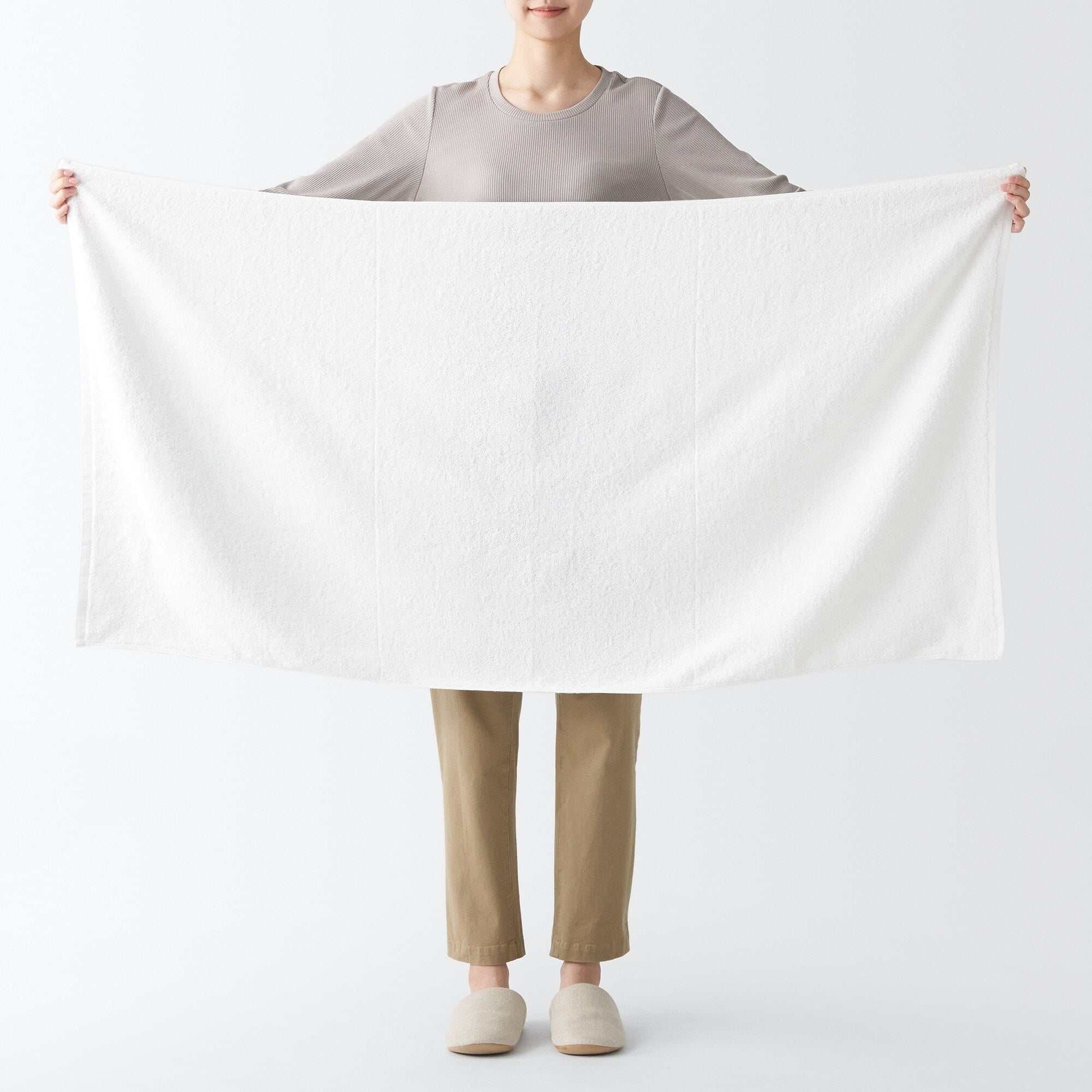 TWIN PILE LARGE BATH TOWEL WITH LOOP