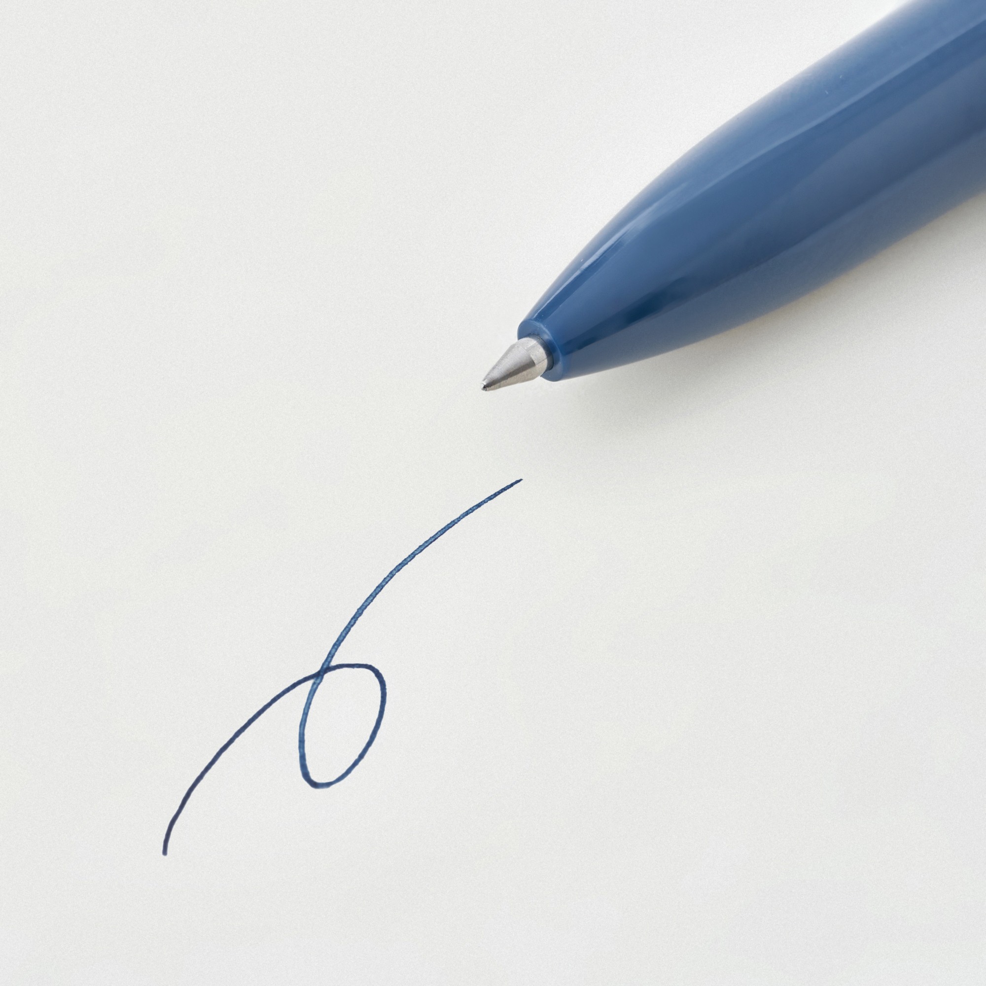 Compact ballpoint pen refill