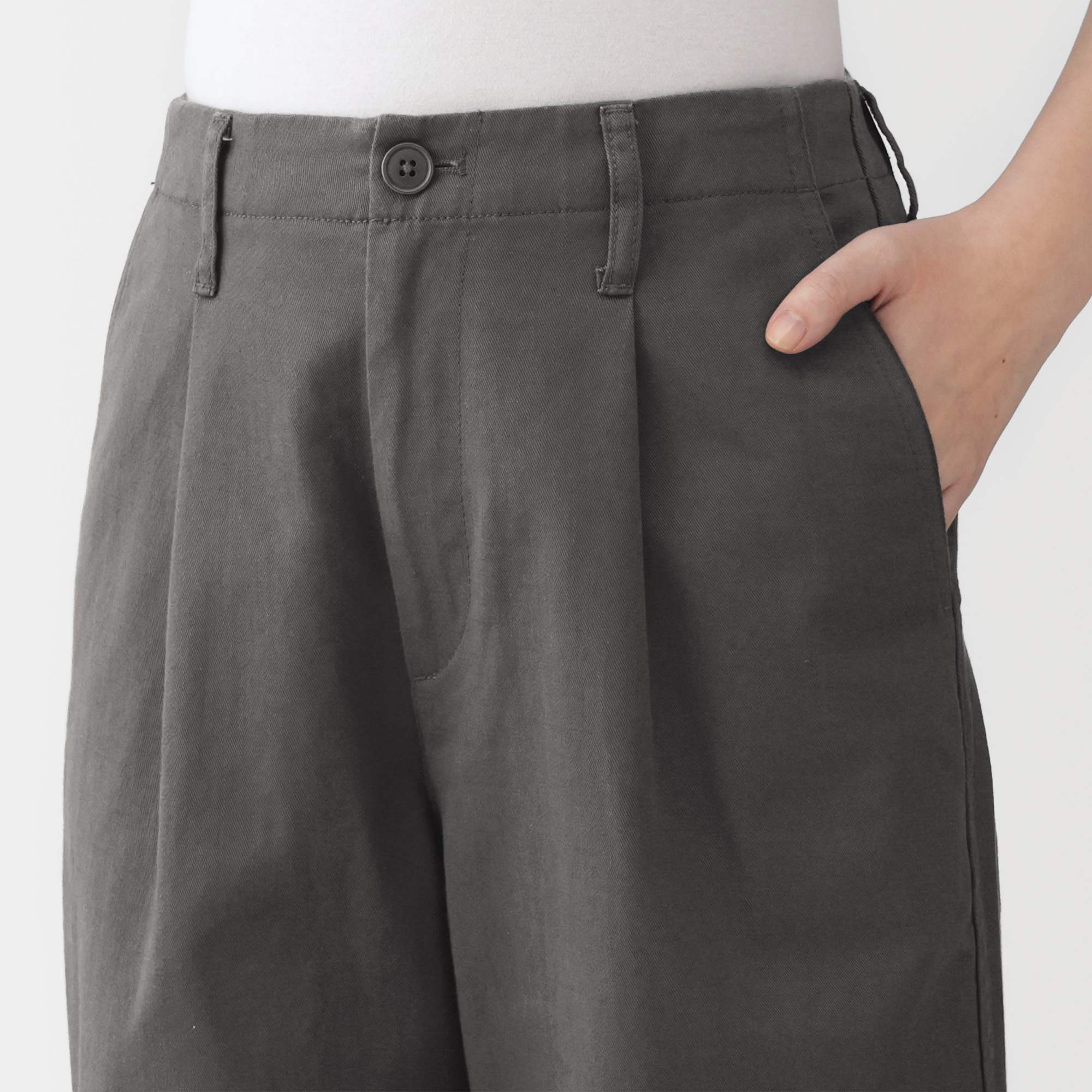 W's Slub yarn chino darted wide-fit pants (long)