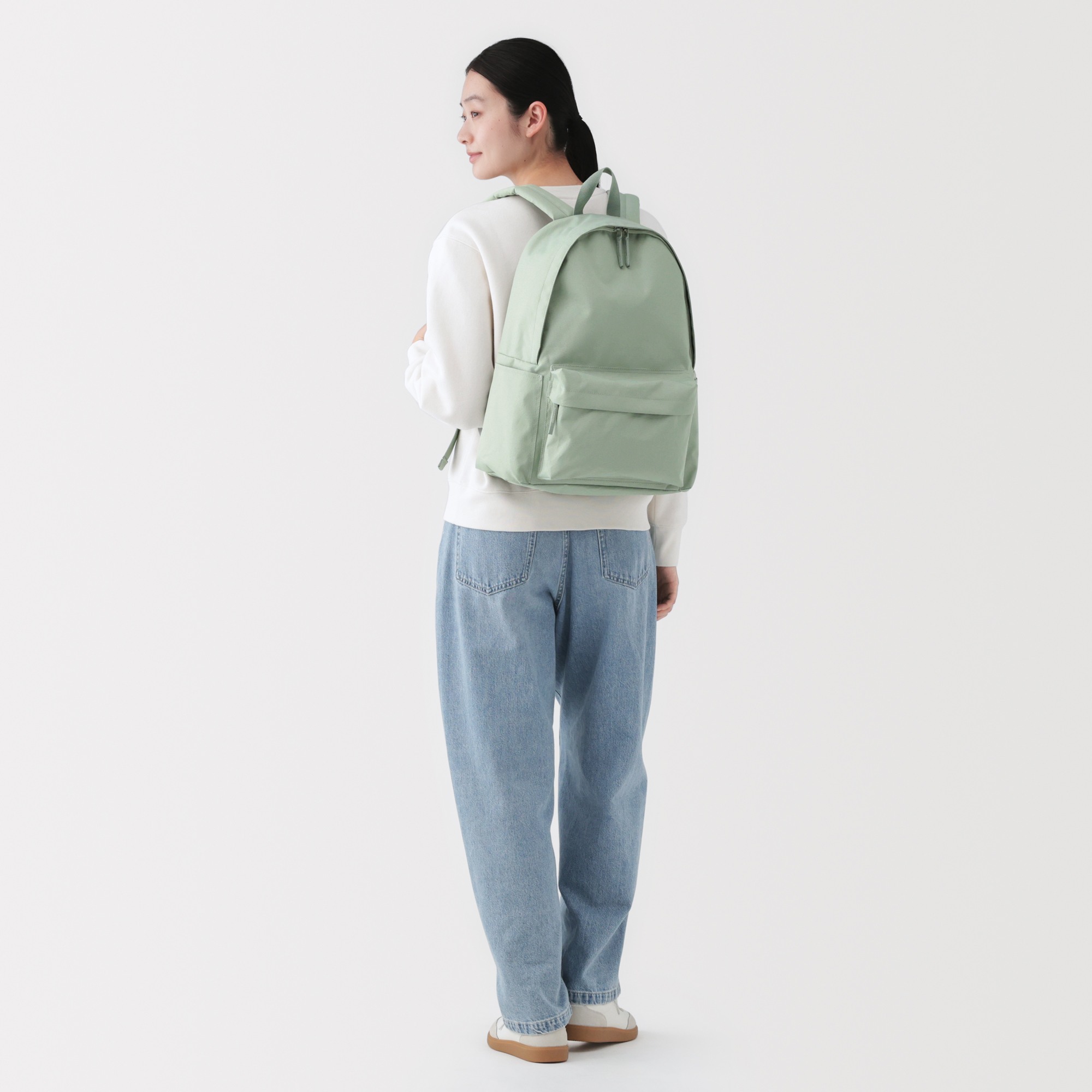 Fatigue reduction water repellent backpack