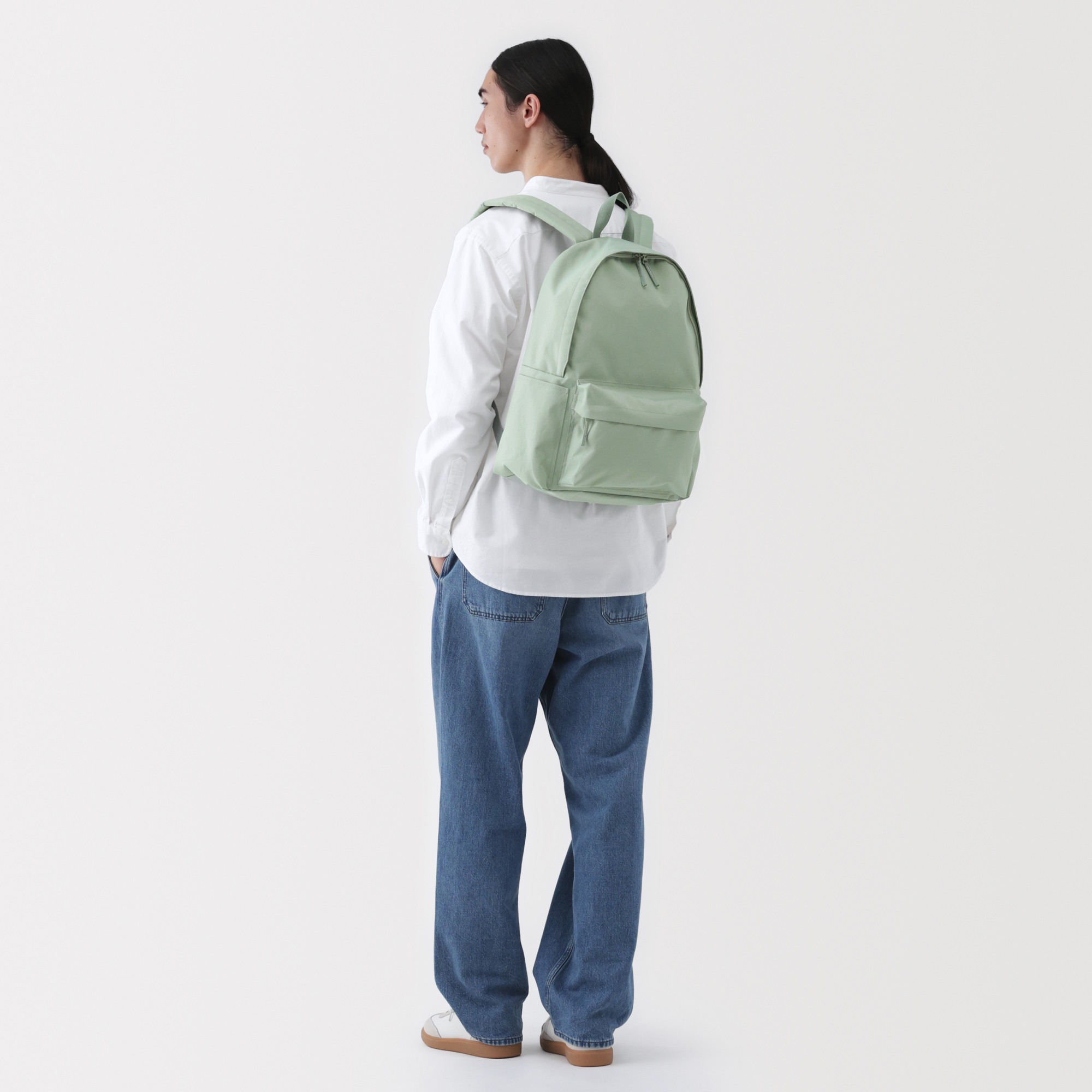 Fatigue reduction water repellent backpack