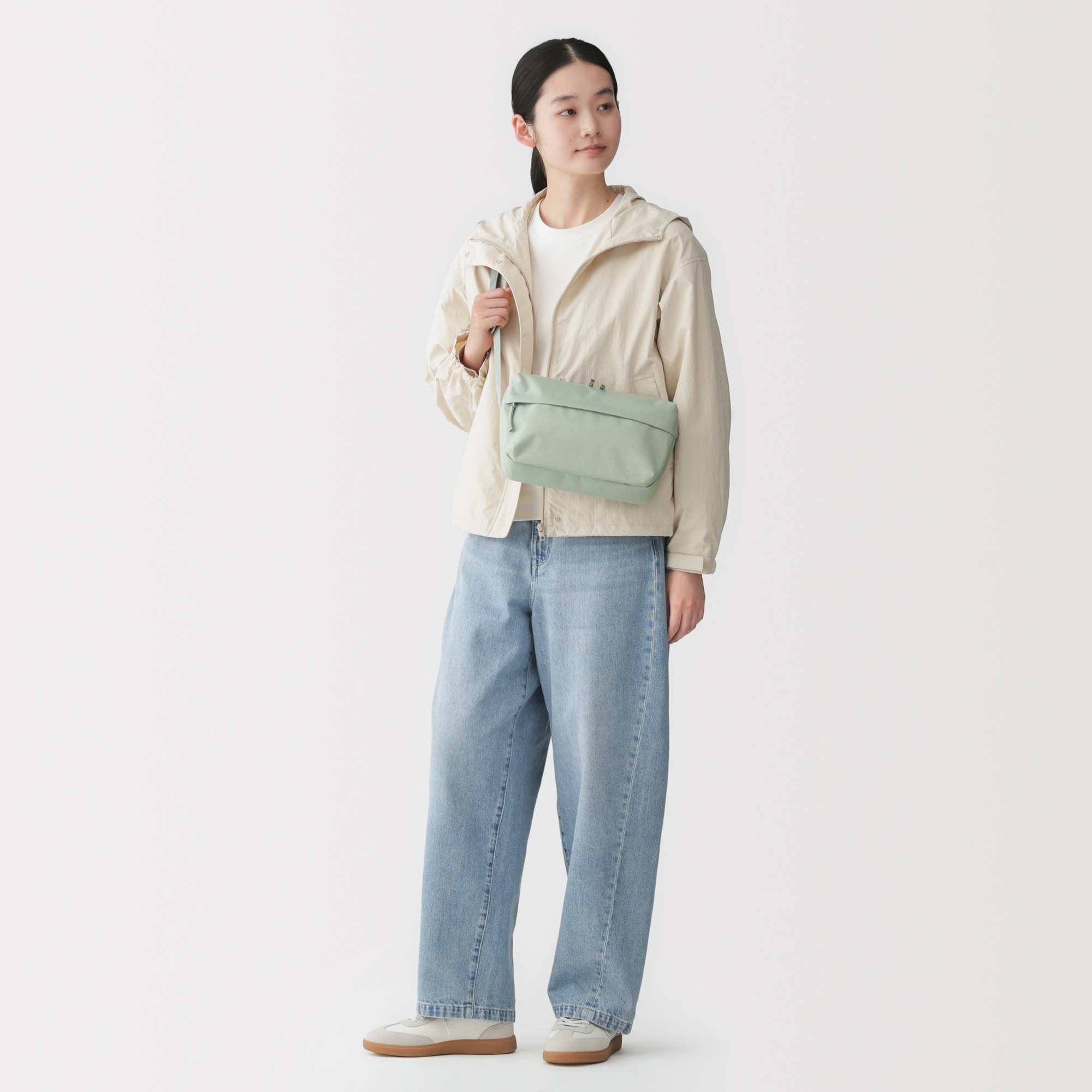 Water repellent shoulder bag with back pocket