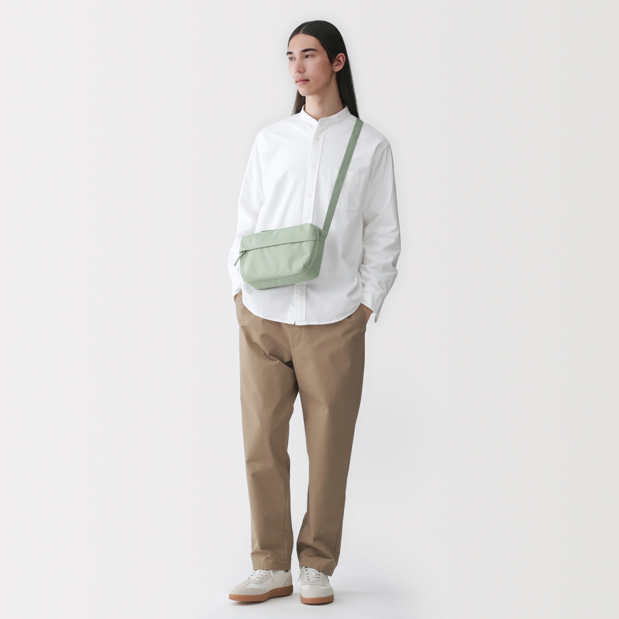 Water repellent shoulder bag with back pocket
