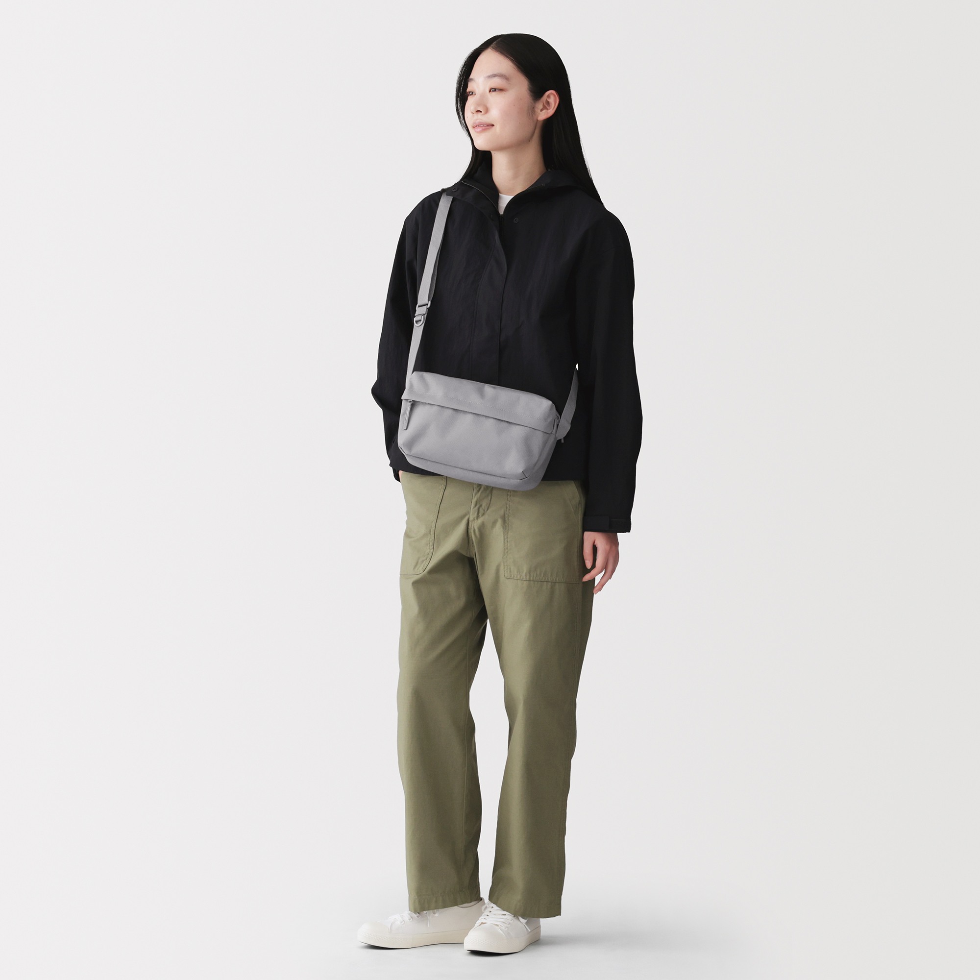 Water repellent shoulder bag with back pocket