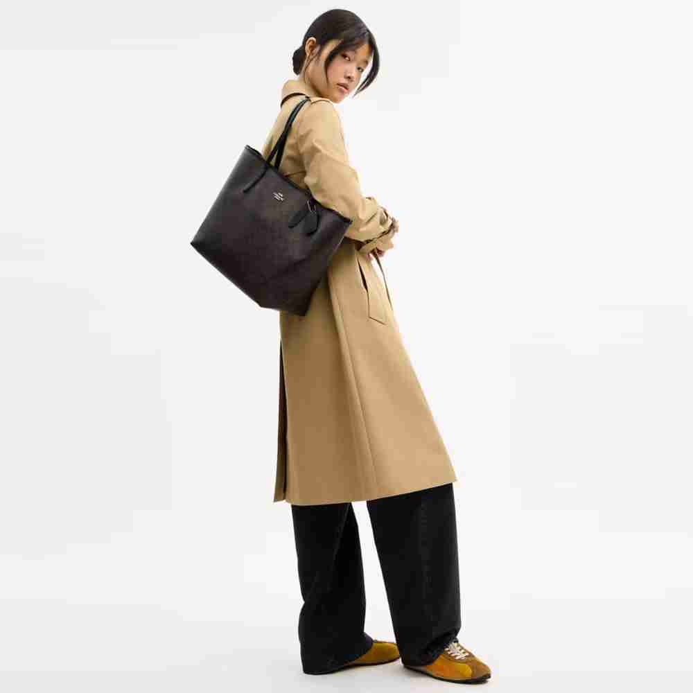 City Tote Bag In Signature Canvas