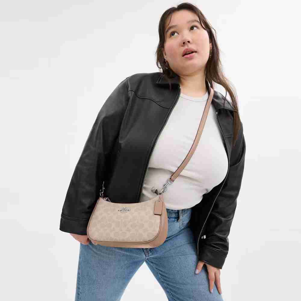 Teri Shoulder Bag In Signature Canvas