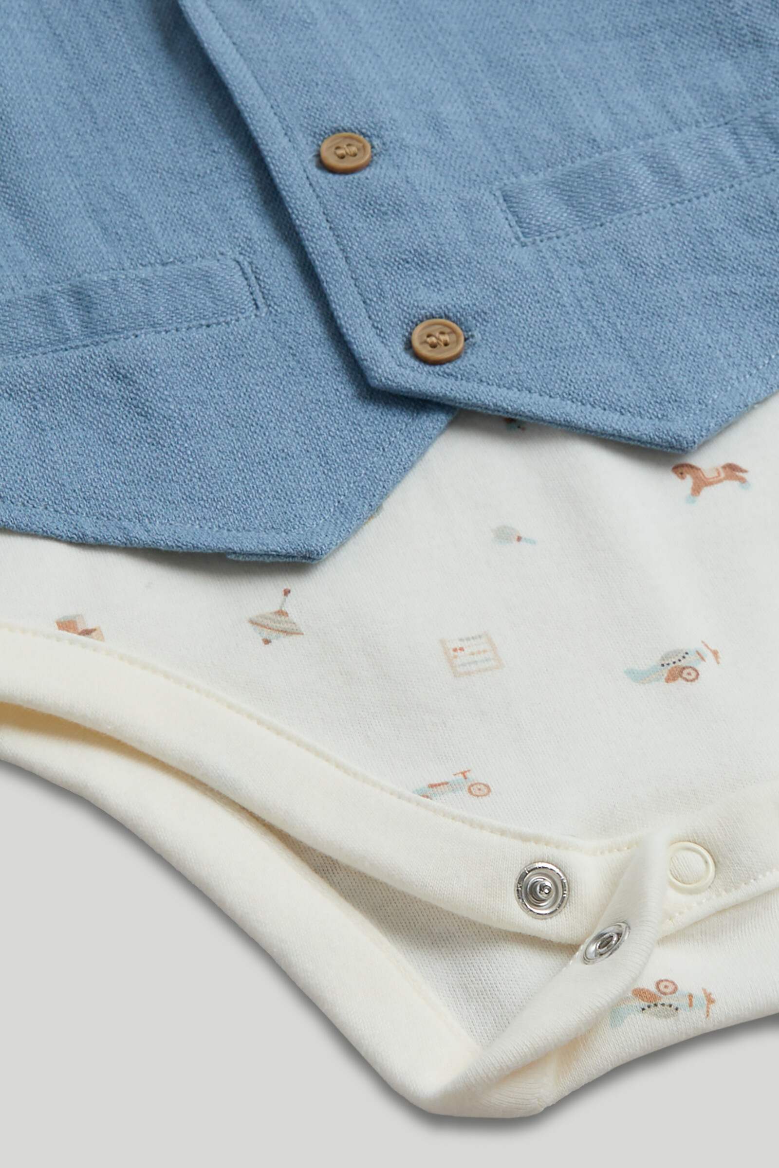 https://cdn.fynd.com/v2/falling-surf-7c8bb8/fyprod/wrkr/products/pictures/item/free/original/000000410574081001/ArRTJWr_EzC-000000410574081001_3.jpg