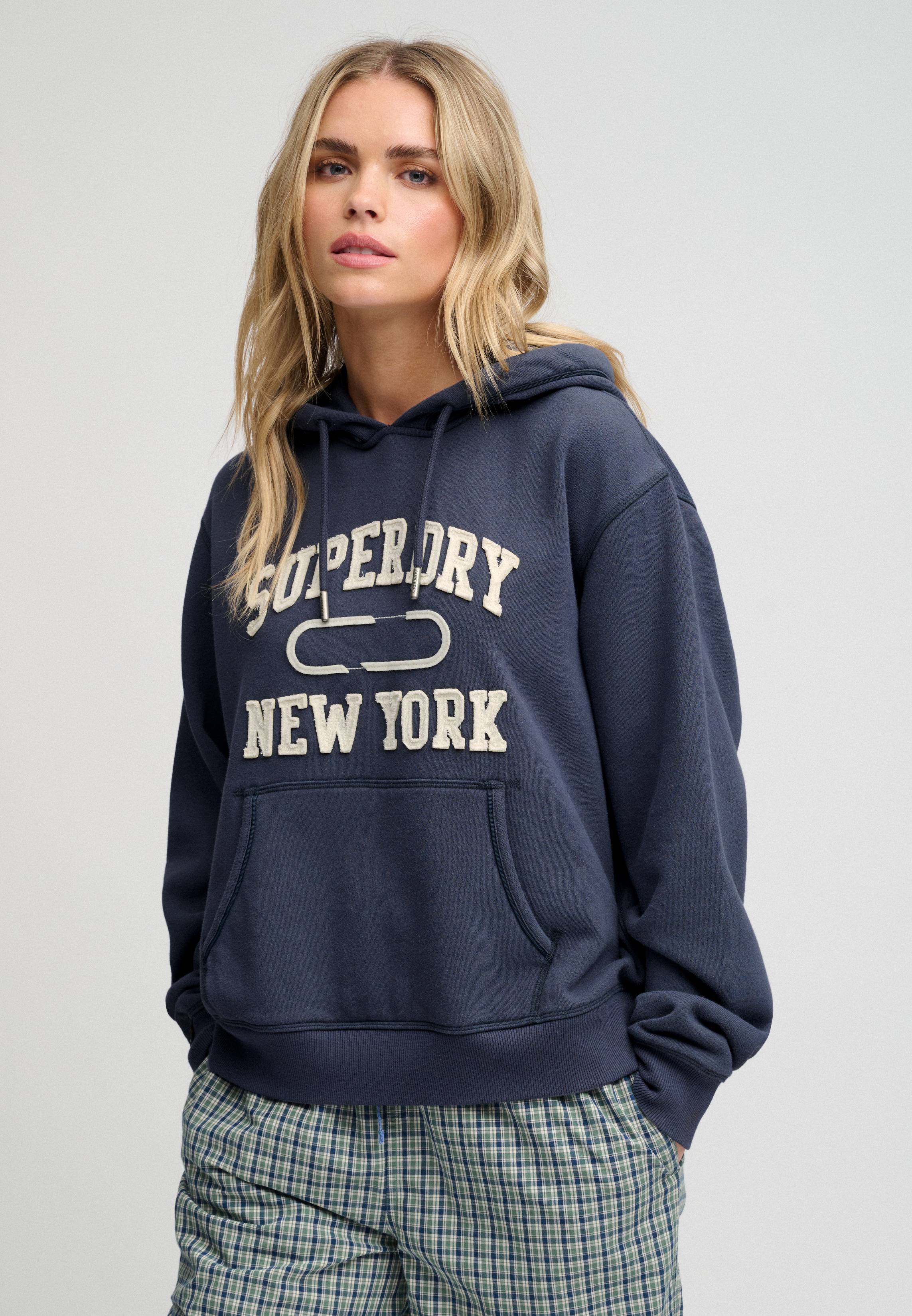 ATHLETIC ESSENTIAL APPLIQUE CROP HOOD