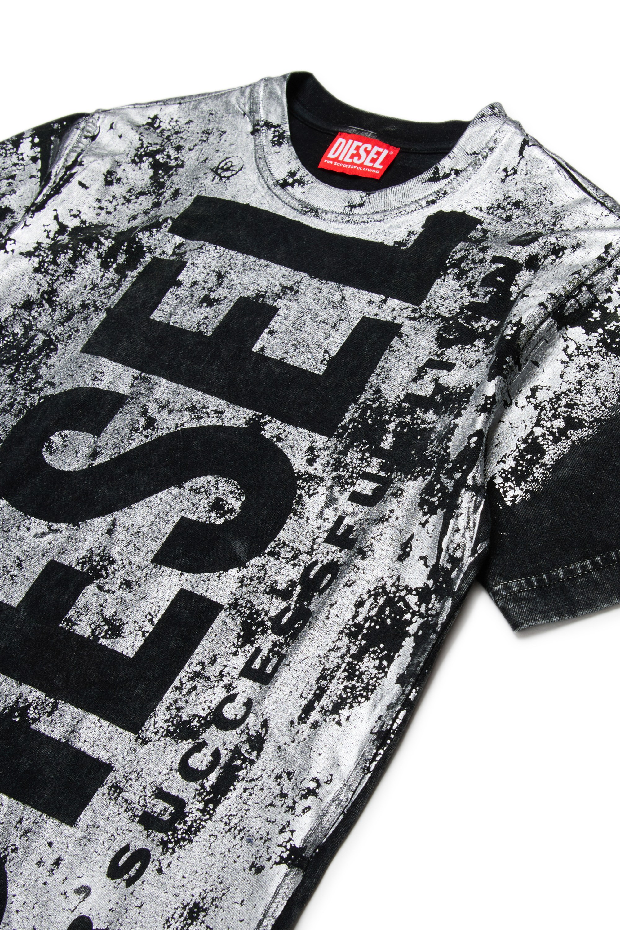 Black T-shirt with chalk-effect print