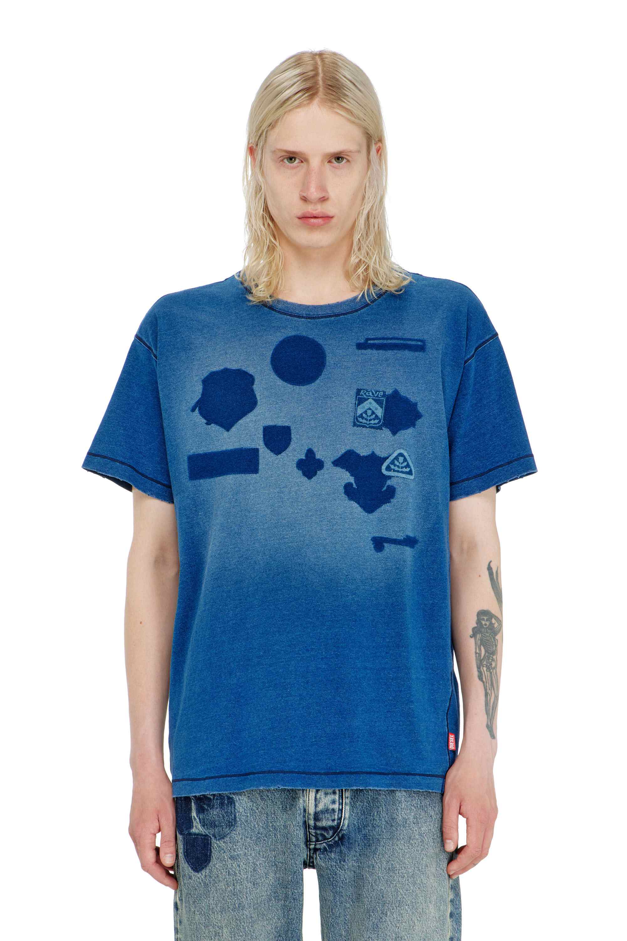Blue T-shirt with shadow-effect patches