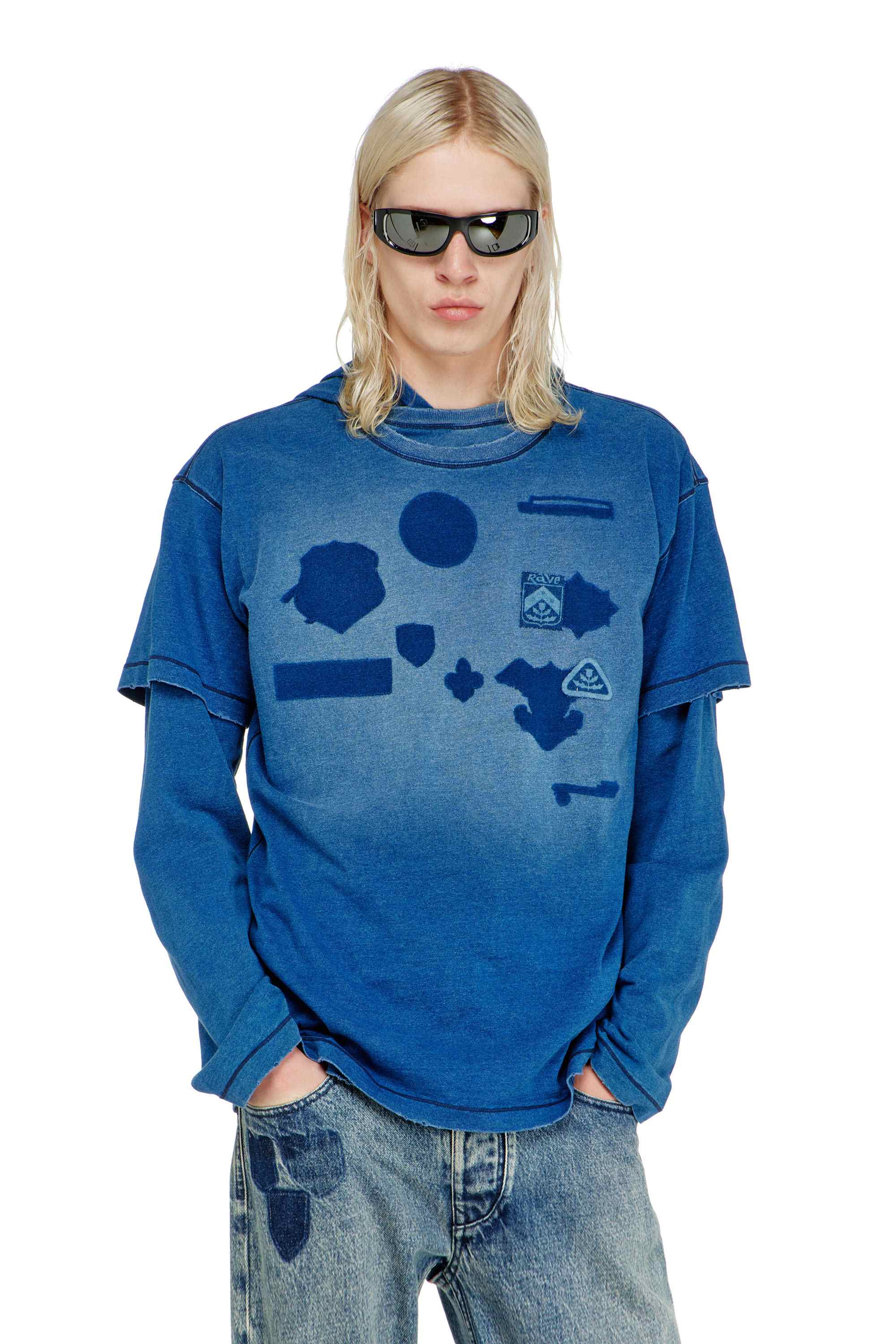Blue T-shirt with shadow-effect patches