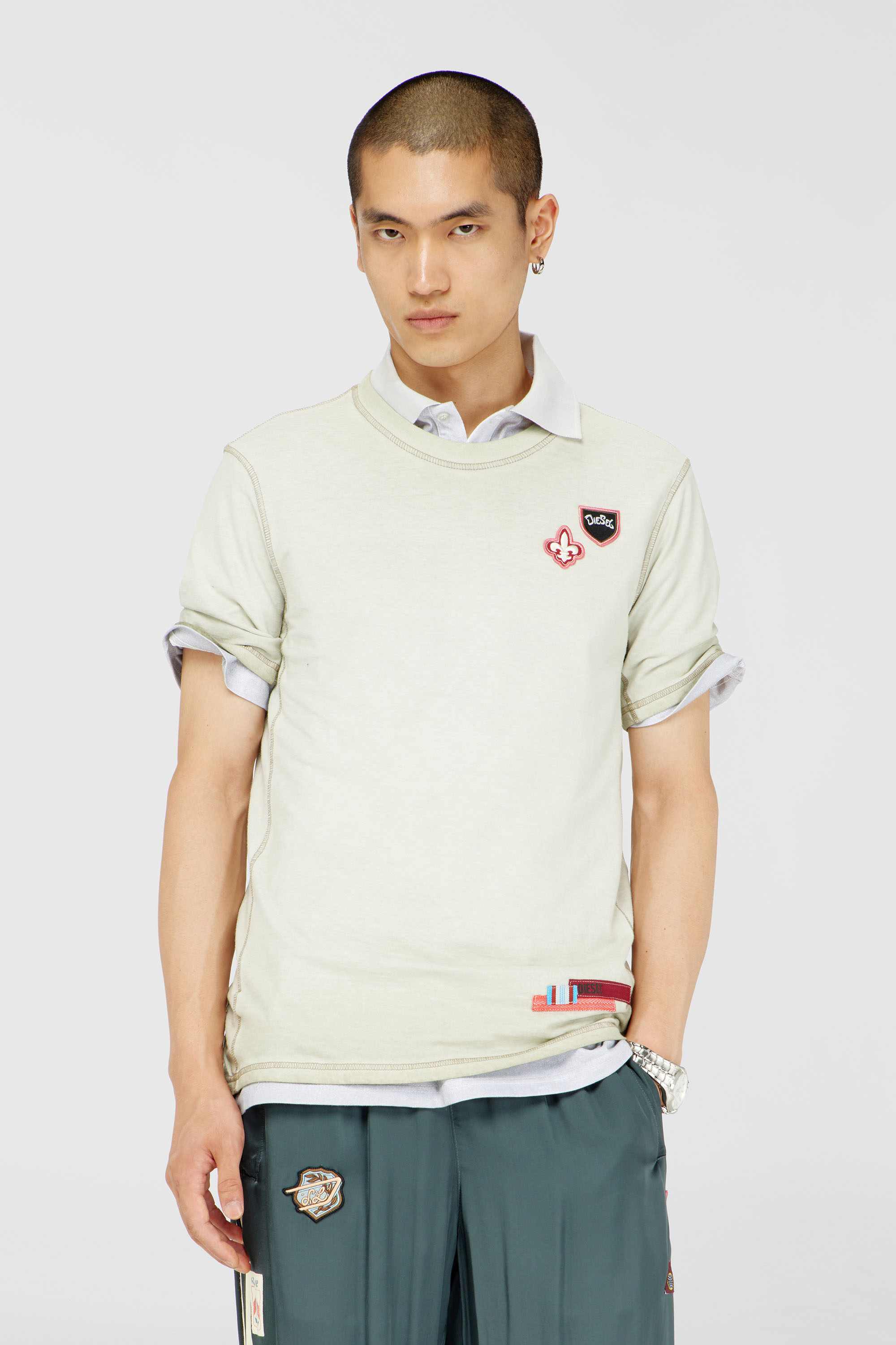 Grey T-shirt with patches and microwaffle sides