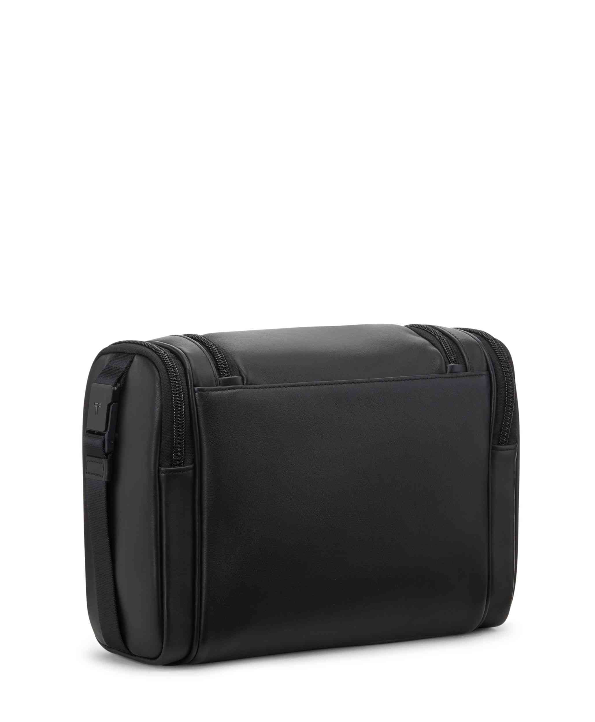 HANGING TRAVEL KIT