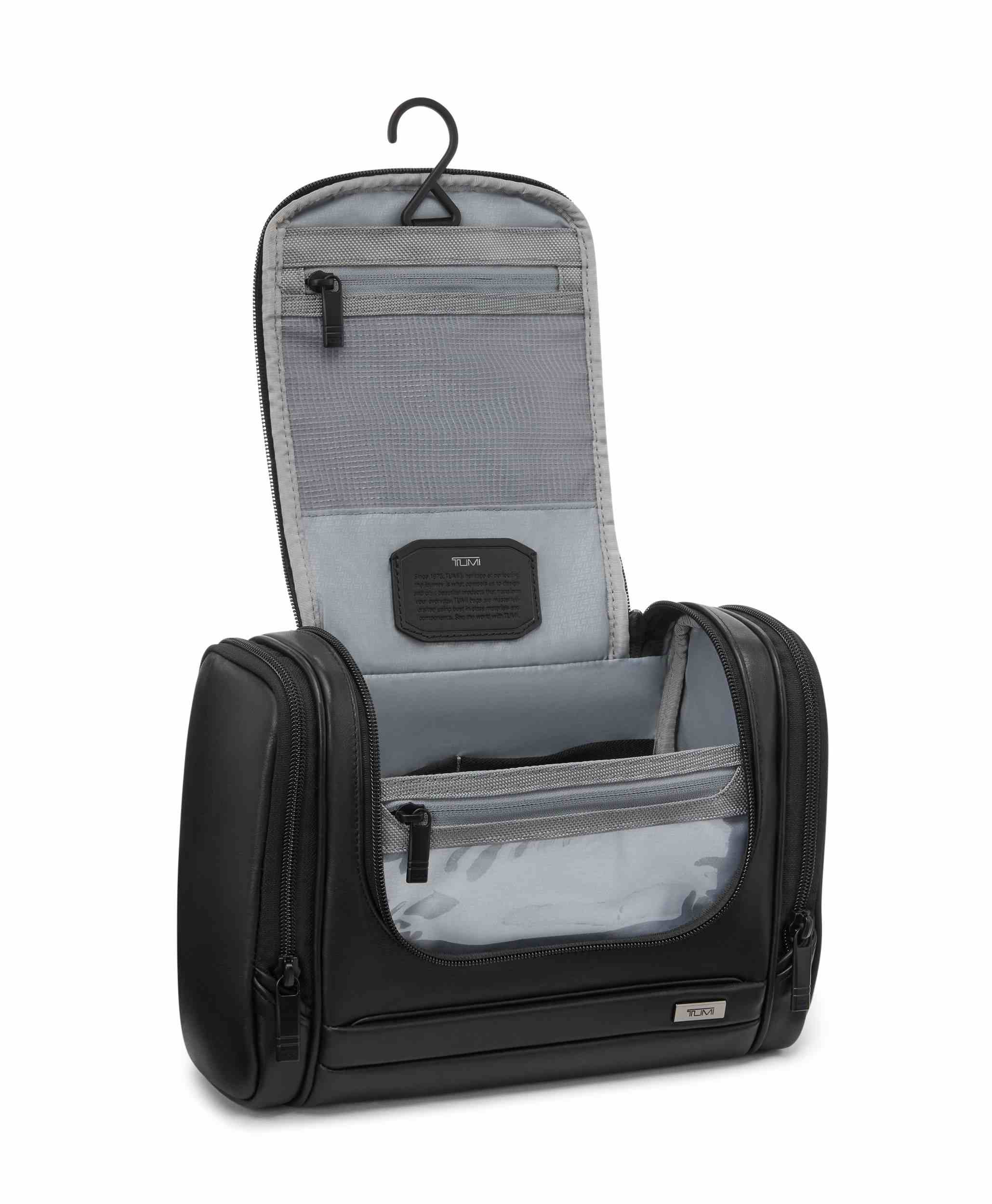 HANGING TRAVEL KIT