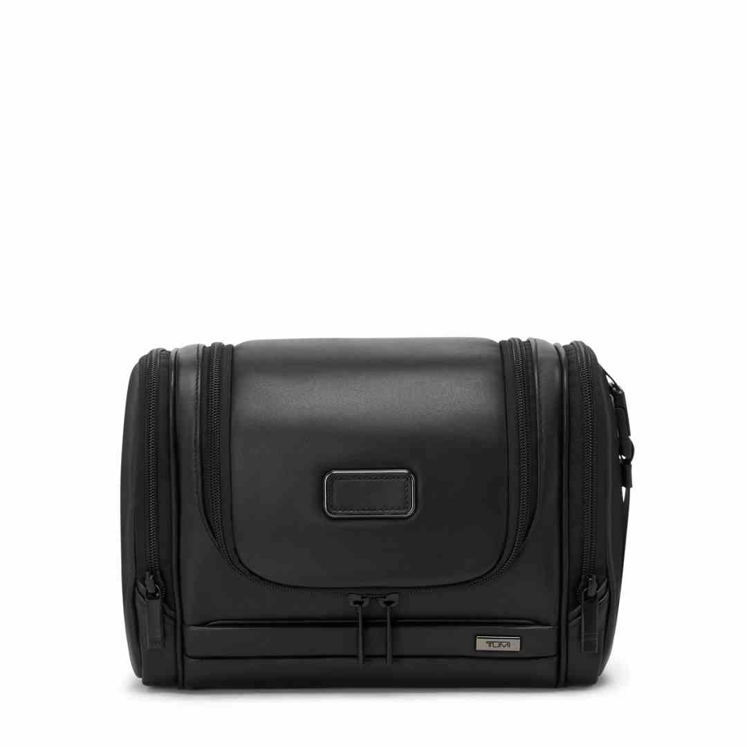 HANGING TRAVEL KIT