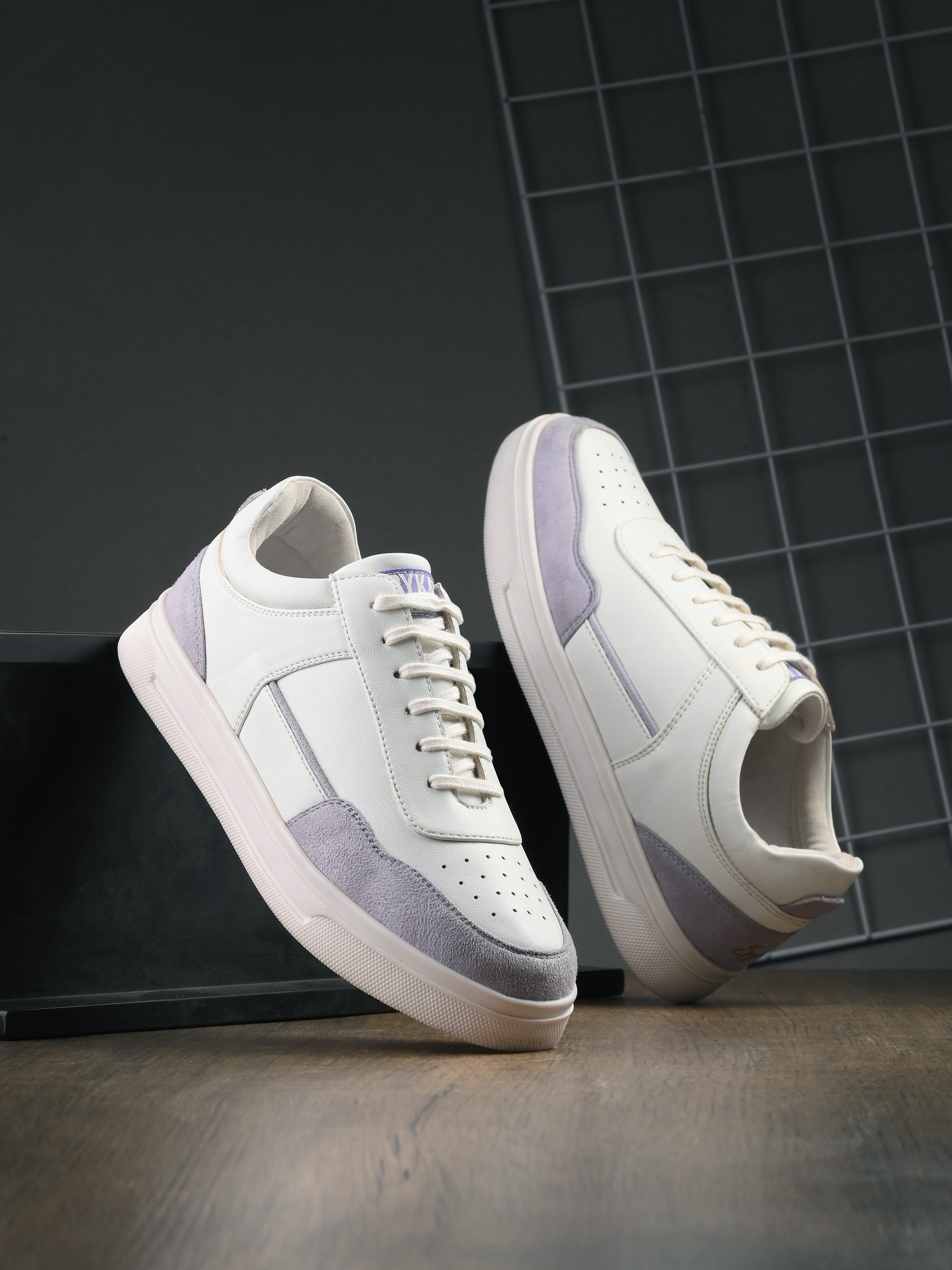 Nora Womens Whte Lace Up Sneaker