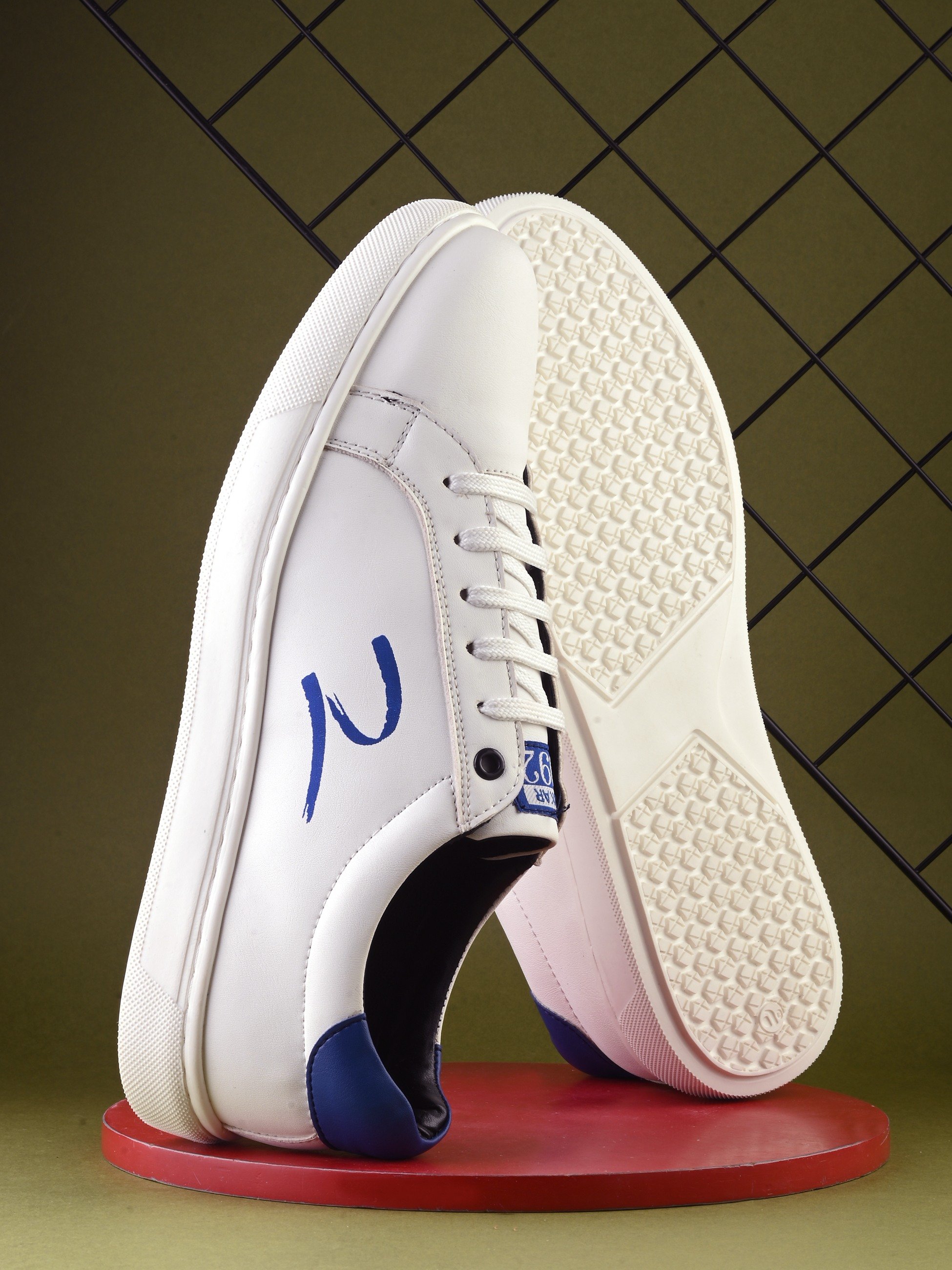 Pedro Men White-Navy Classic Lace Up Sneaker