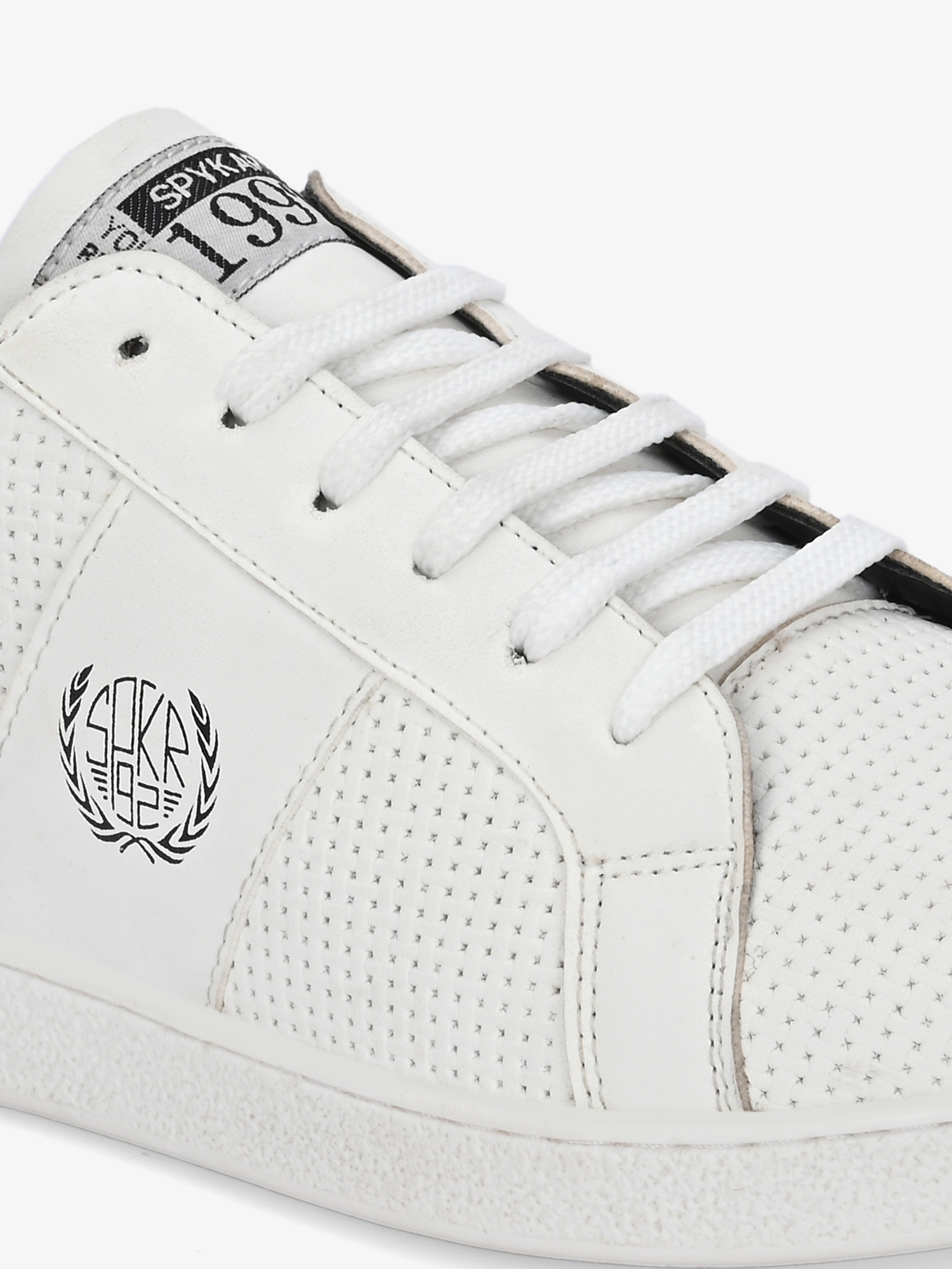 Chagas Men White-Black Classic Lace Up Sneaker