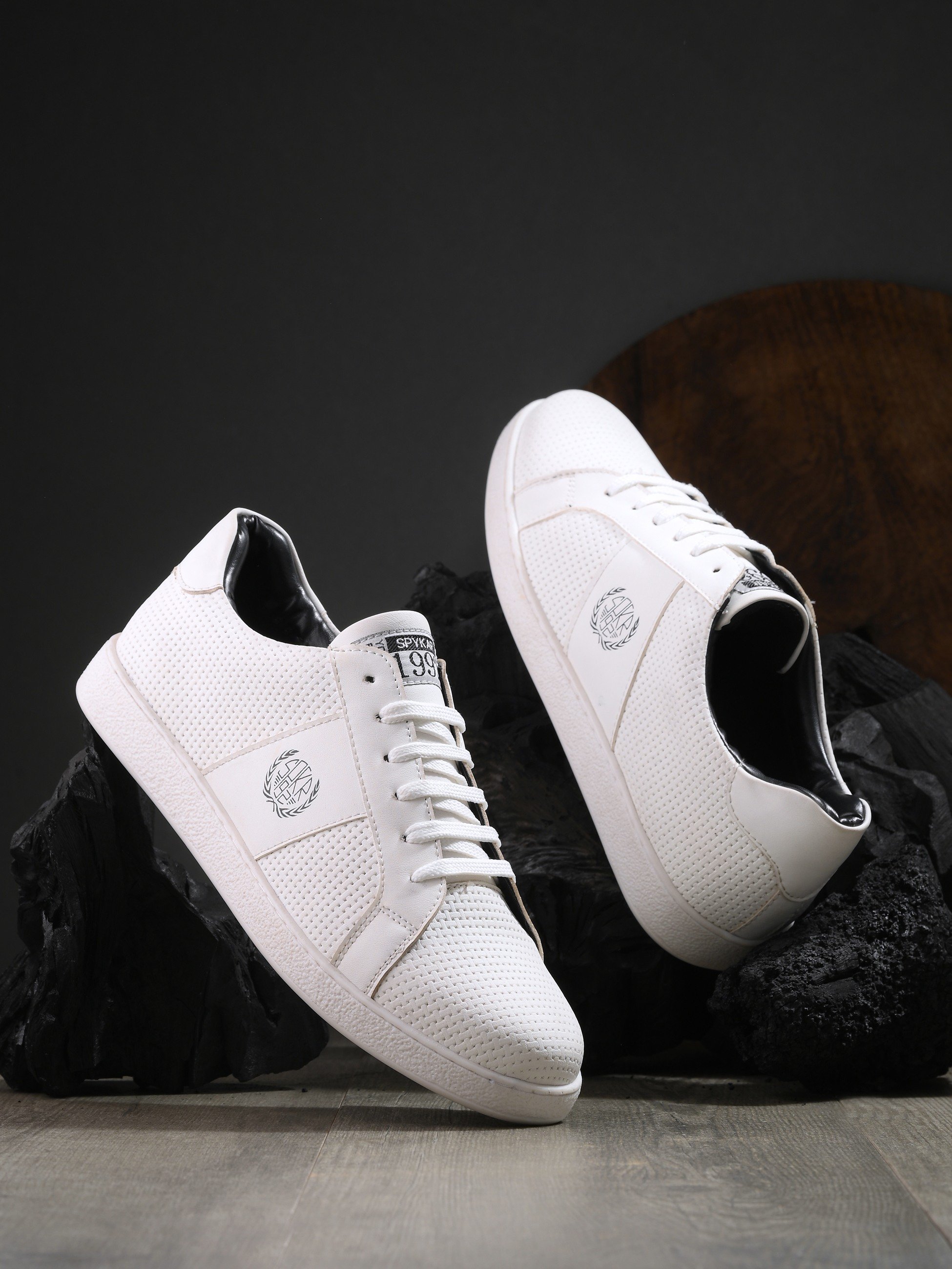 Chagas Men White-Black Classic Lace Up Sneaker