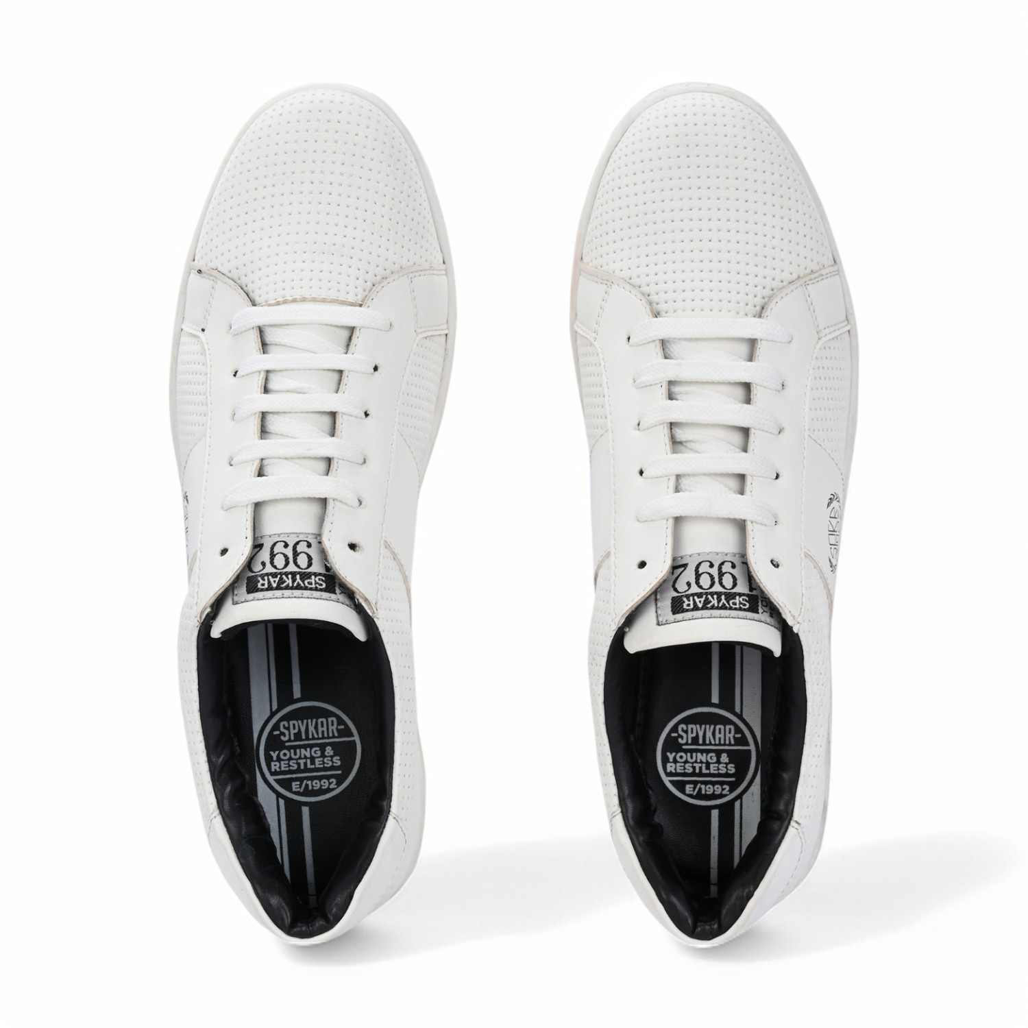 Chagas Men White-Black Classic Lace Up Sneaker