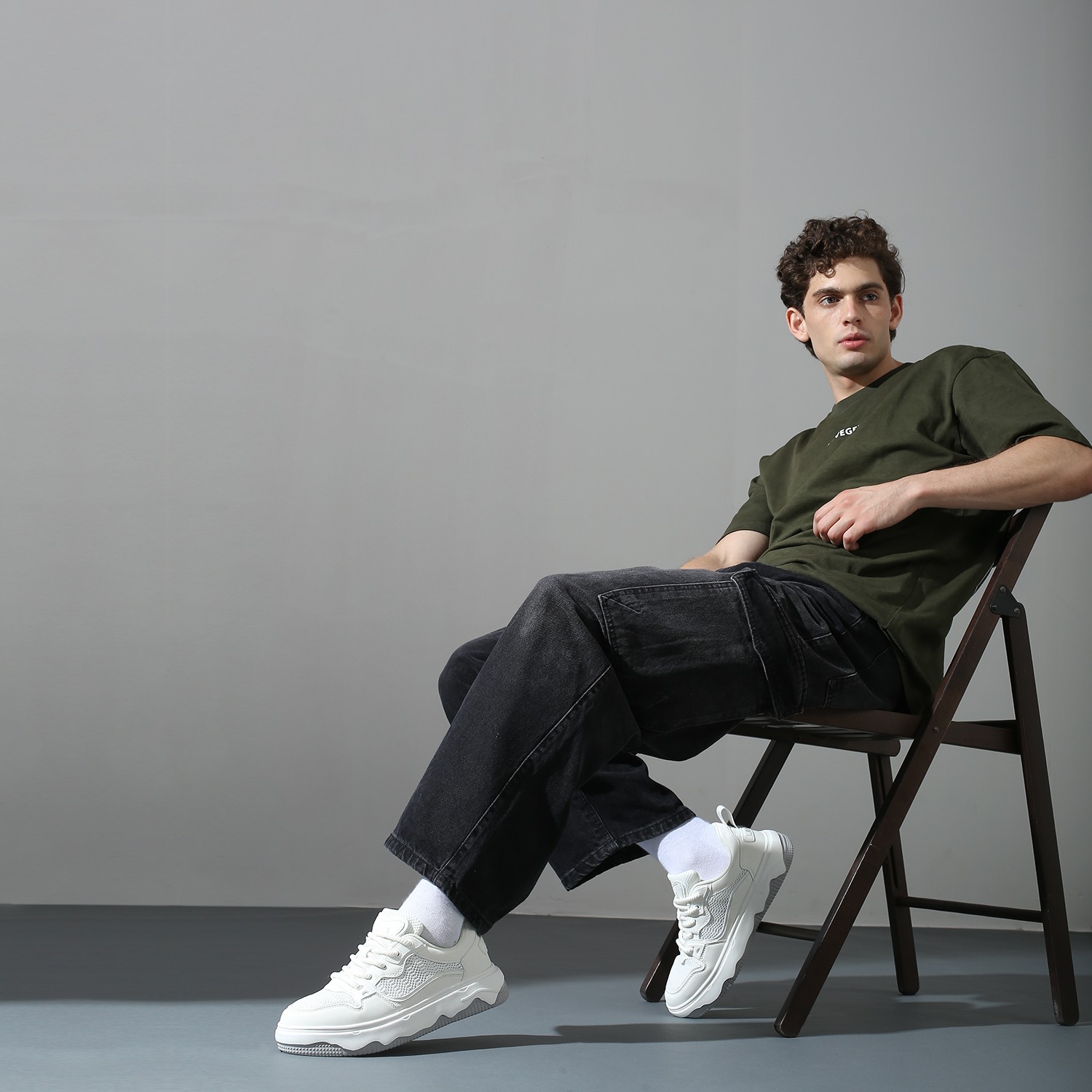 Roy Men  White Lace Up Sneaker