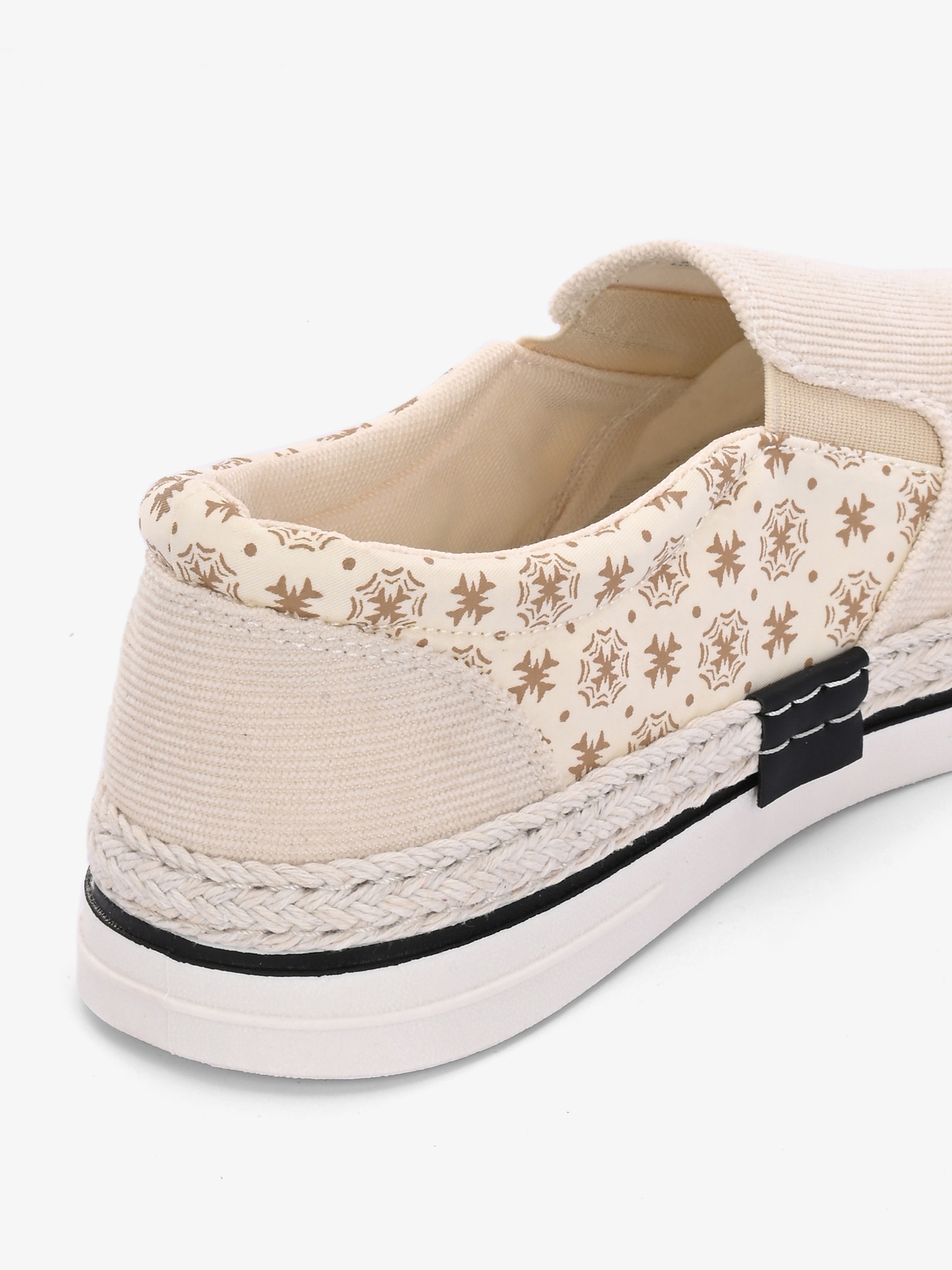 Surtur   Men White Slip On Sneaker