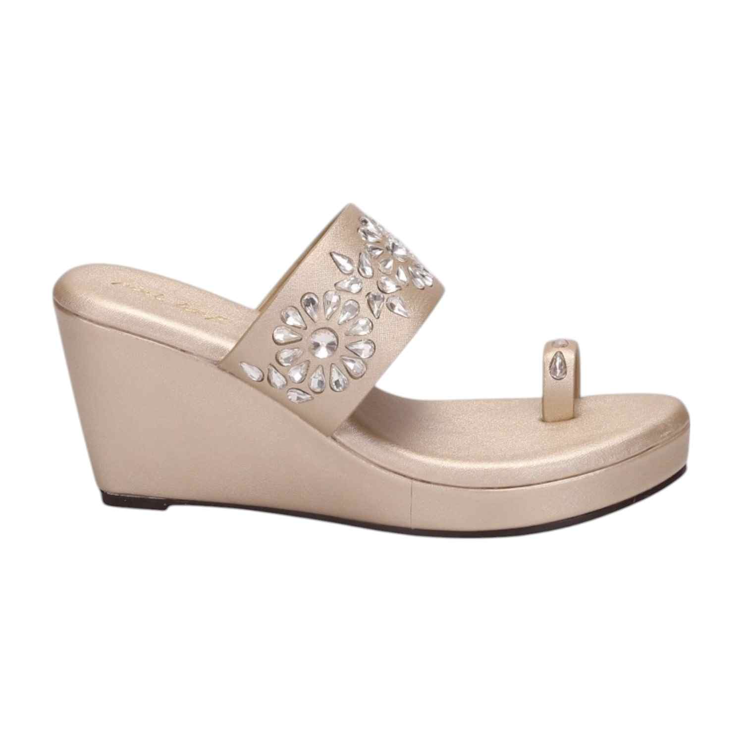 Women Golden Glaze Toe-Ring Wedges