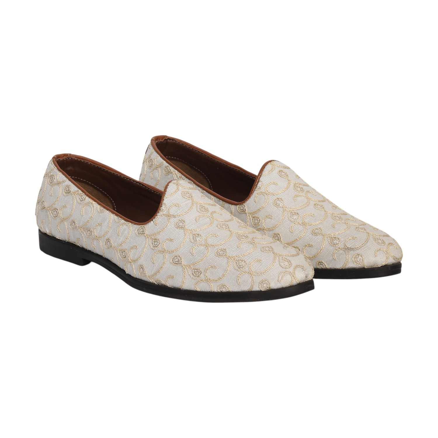 Men Beige Embroidered Ethnic Jutti
