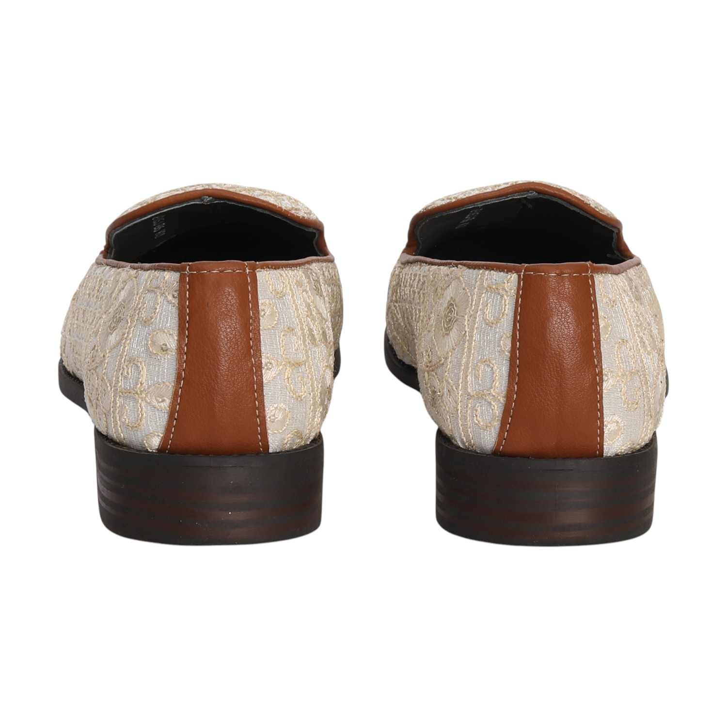 Men Beige Traditional Embroidered Jutti