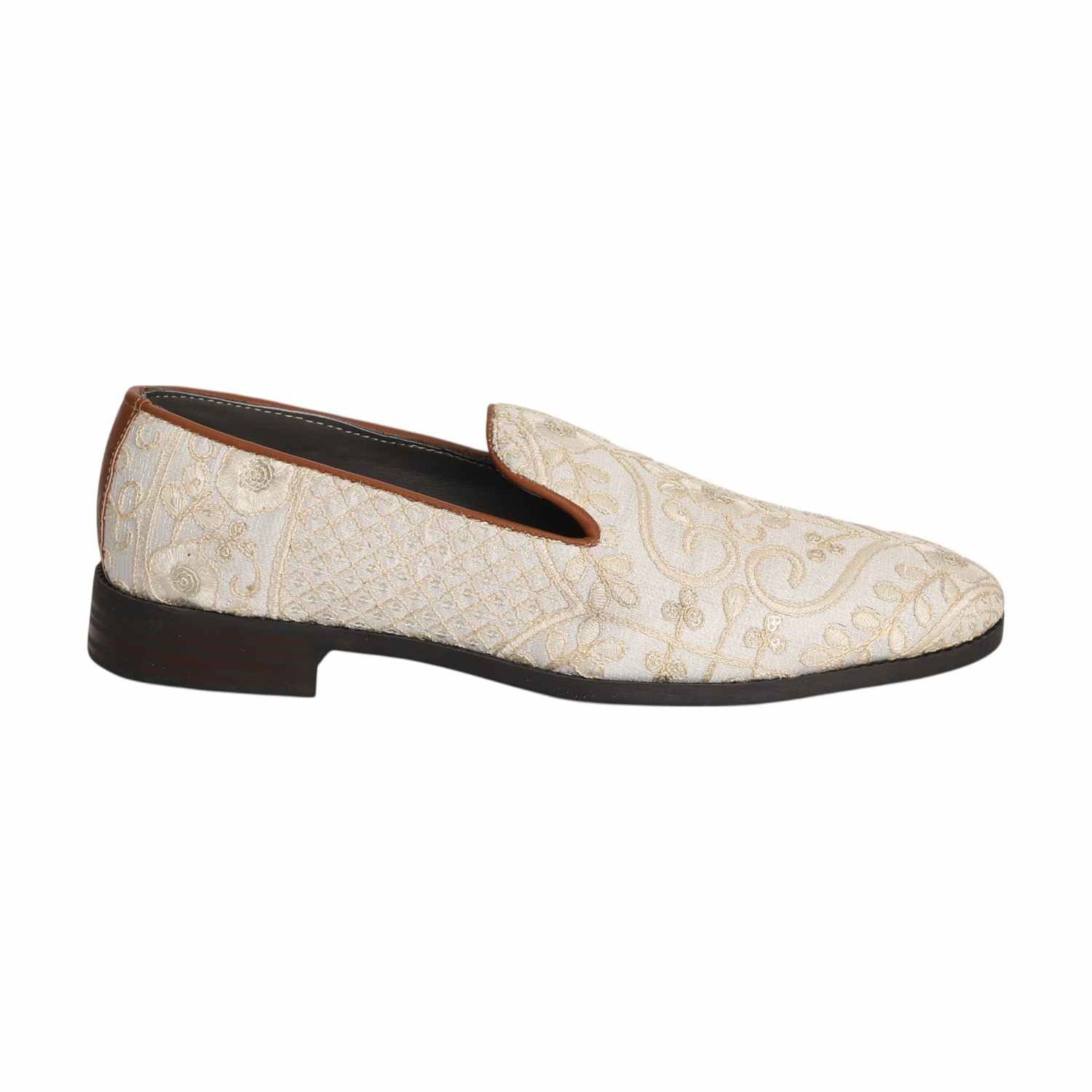 Men Beige Traditional Embroidered Jutti