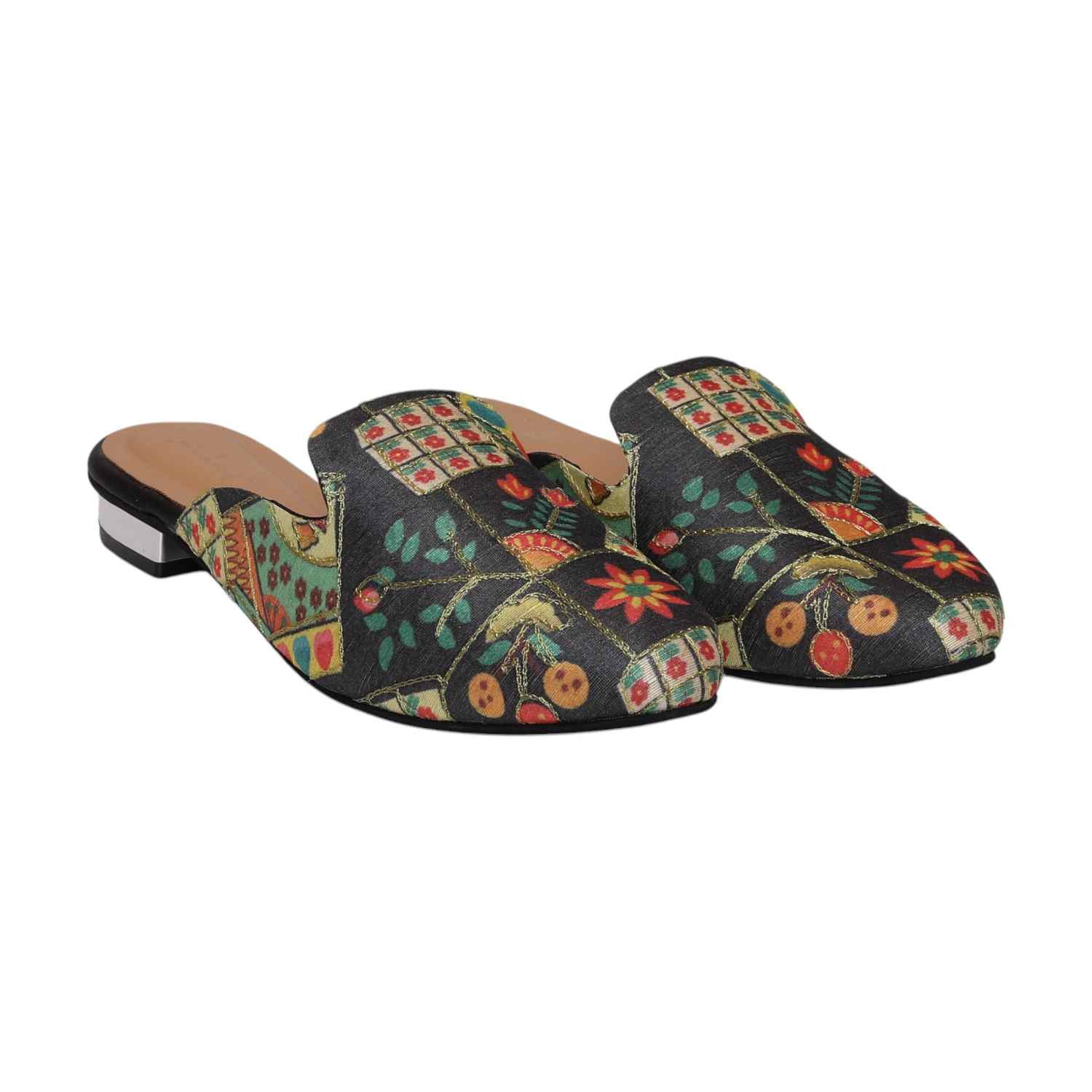 Women Indie Black Printed Mule