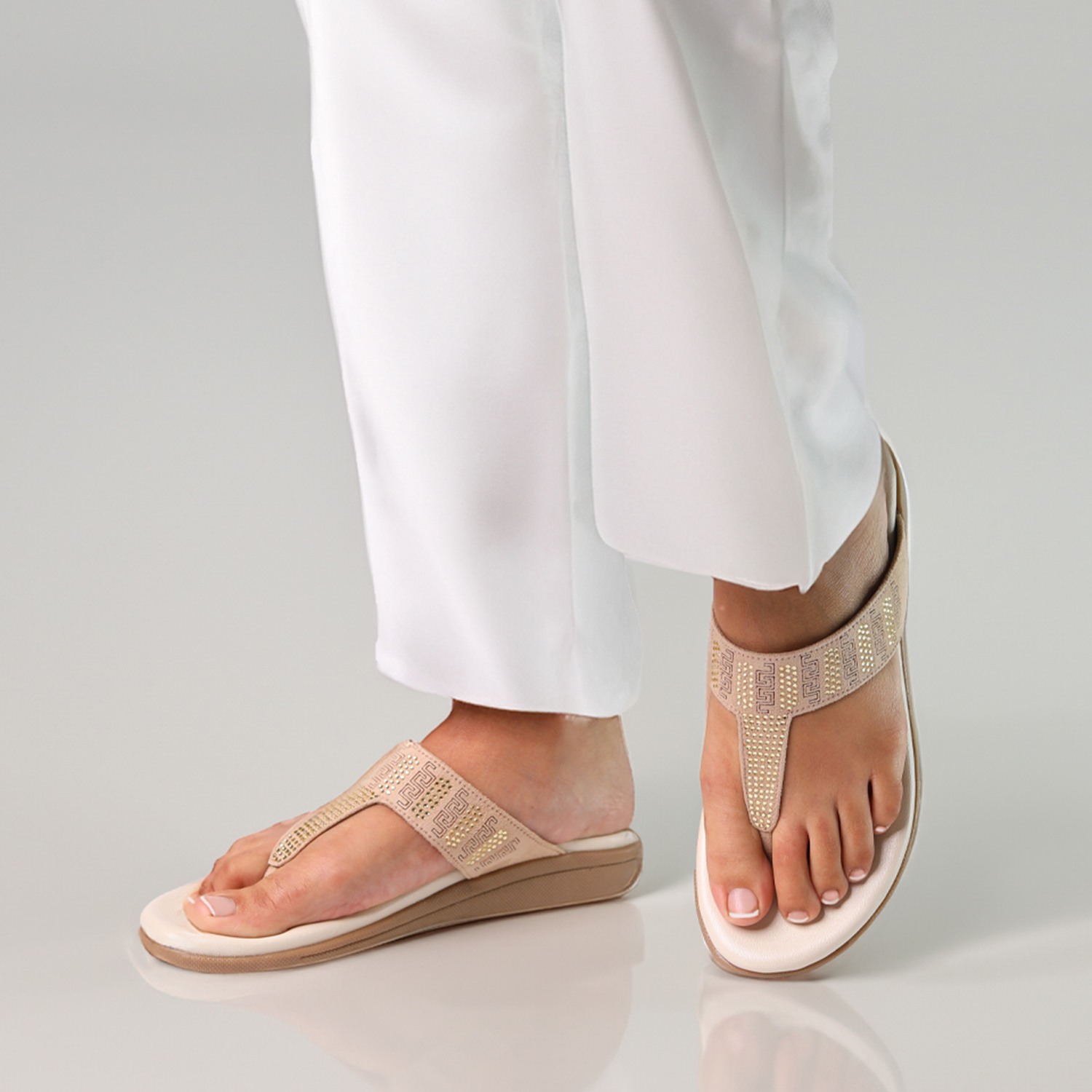 Monrow Lily Cream Flat