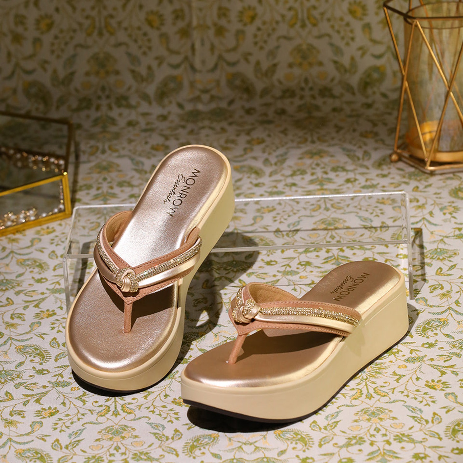 Monrow | Monrow Nancy Gold Flatform Heels|1