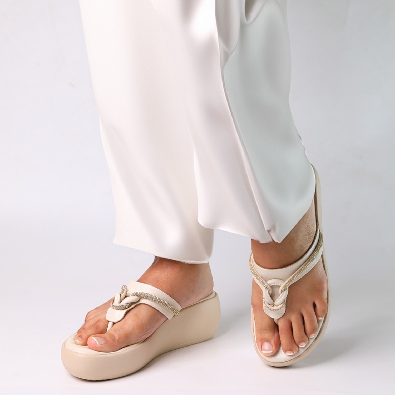Monrow Ottilie Cream Flatform Heels