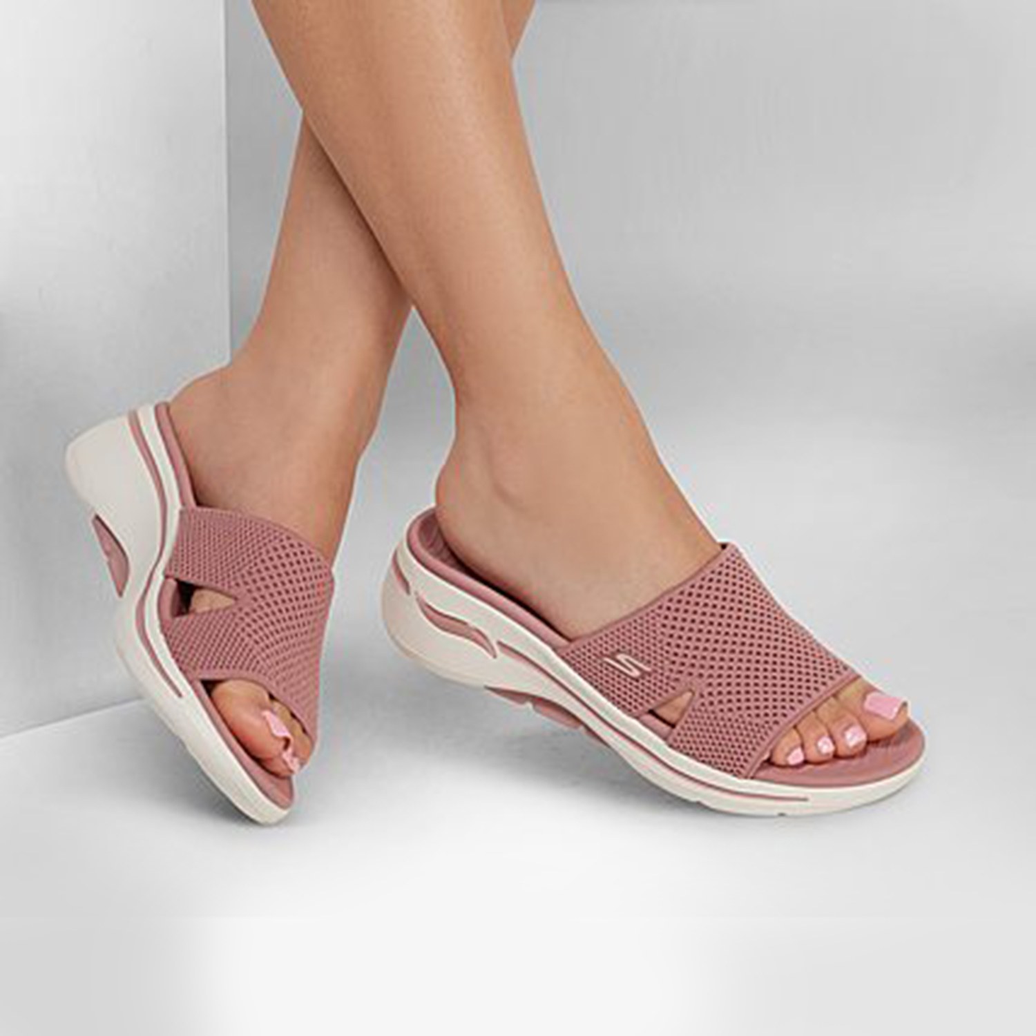 GO WALK ARCH FIT SANDAL - WOR