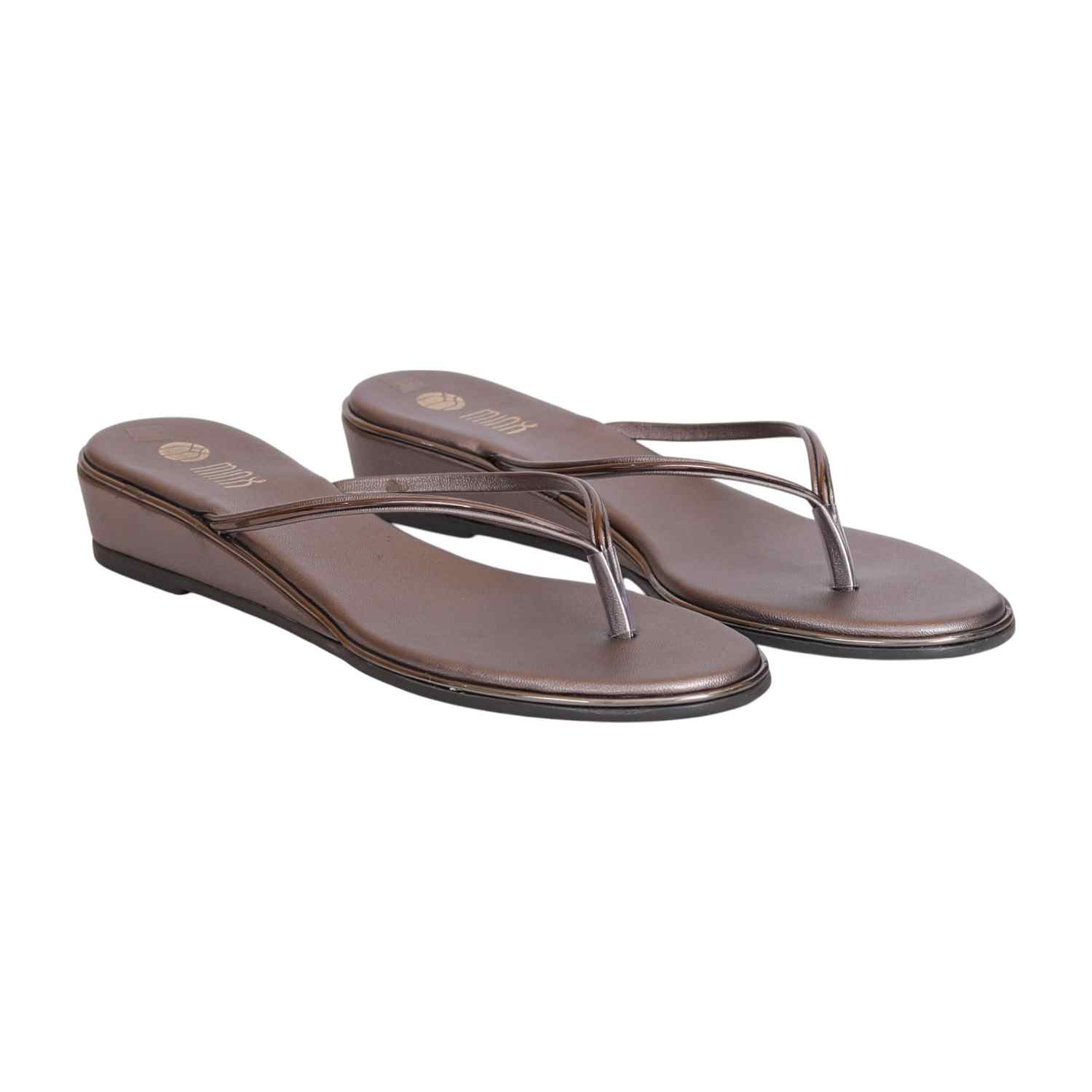Women Chic Bronze Wedge Thongs