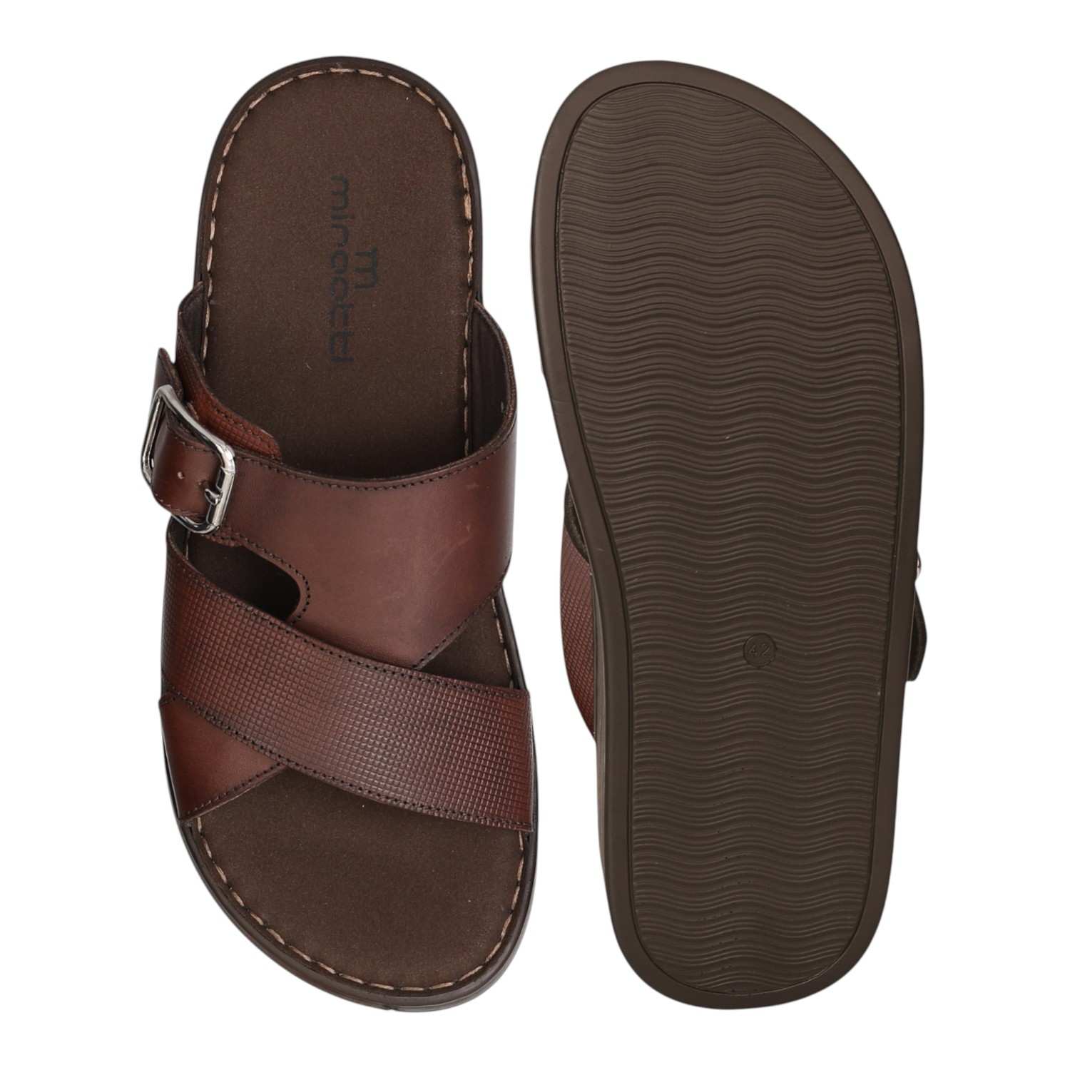 Men Pine Buckle Comfort Sandals