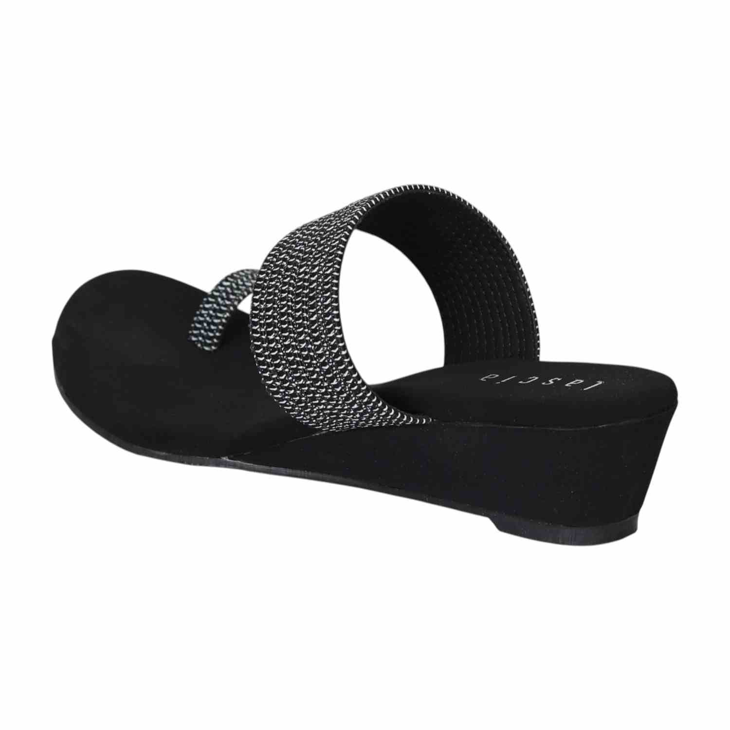 Women's Noir Whisper Toe Ring Flats