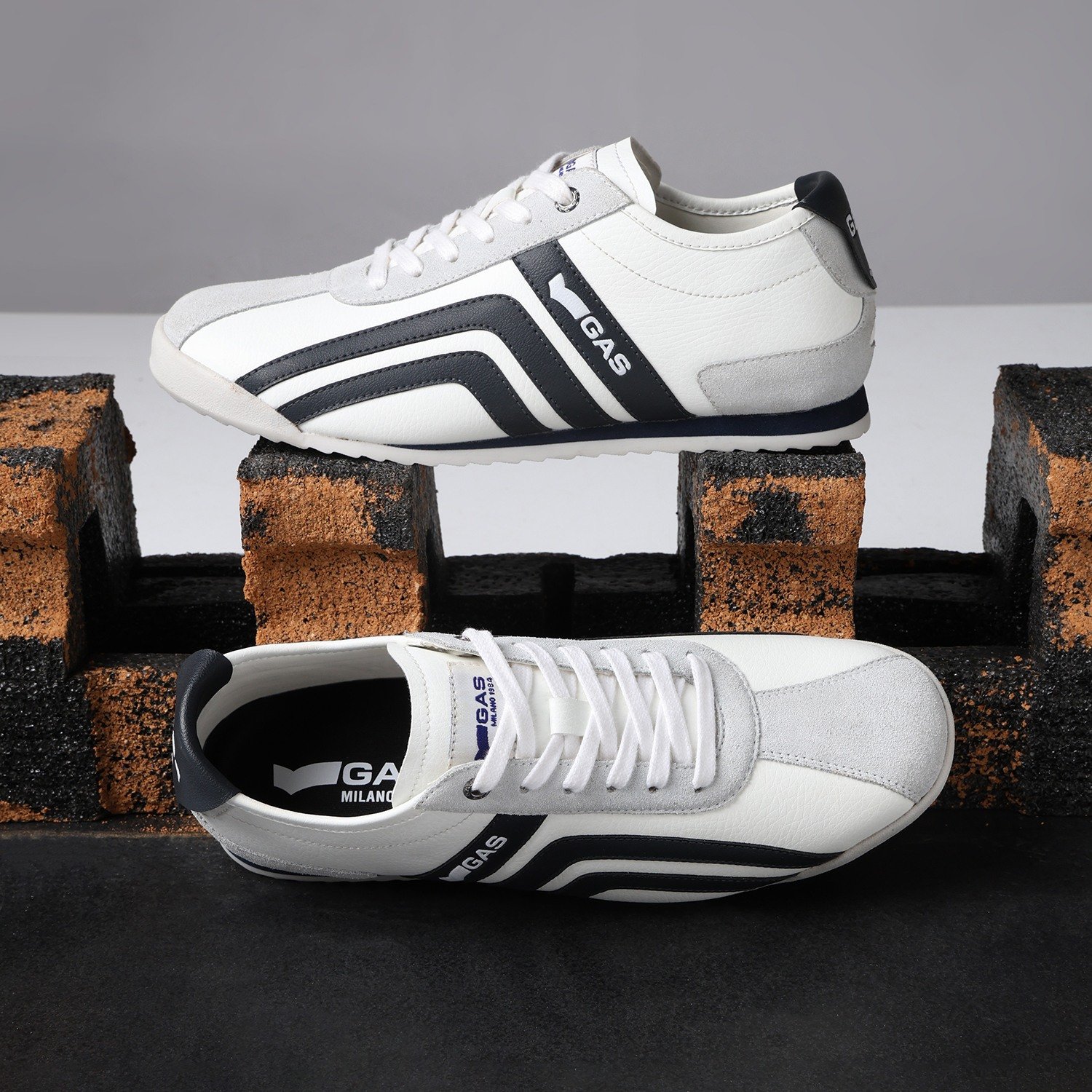 Men HoloStride White black Sneakers