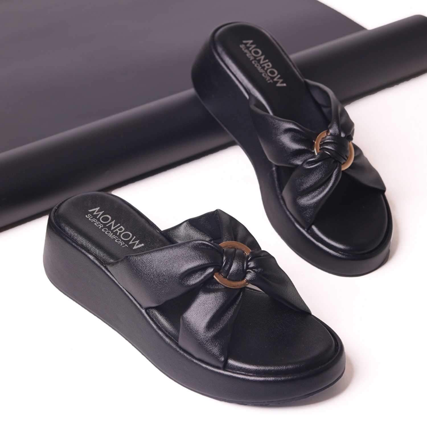 Monrow Alani Black Wedge Heels