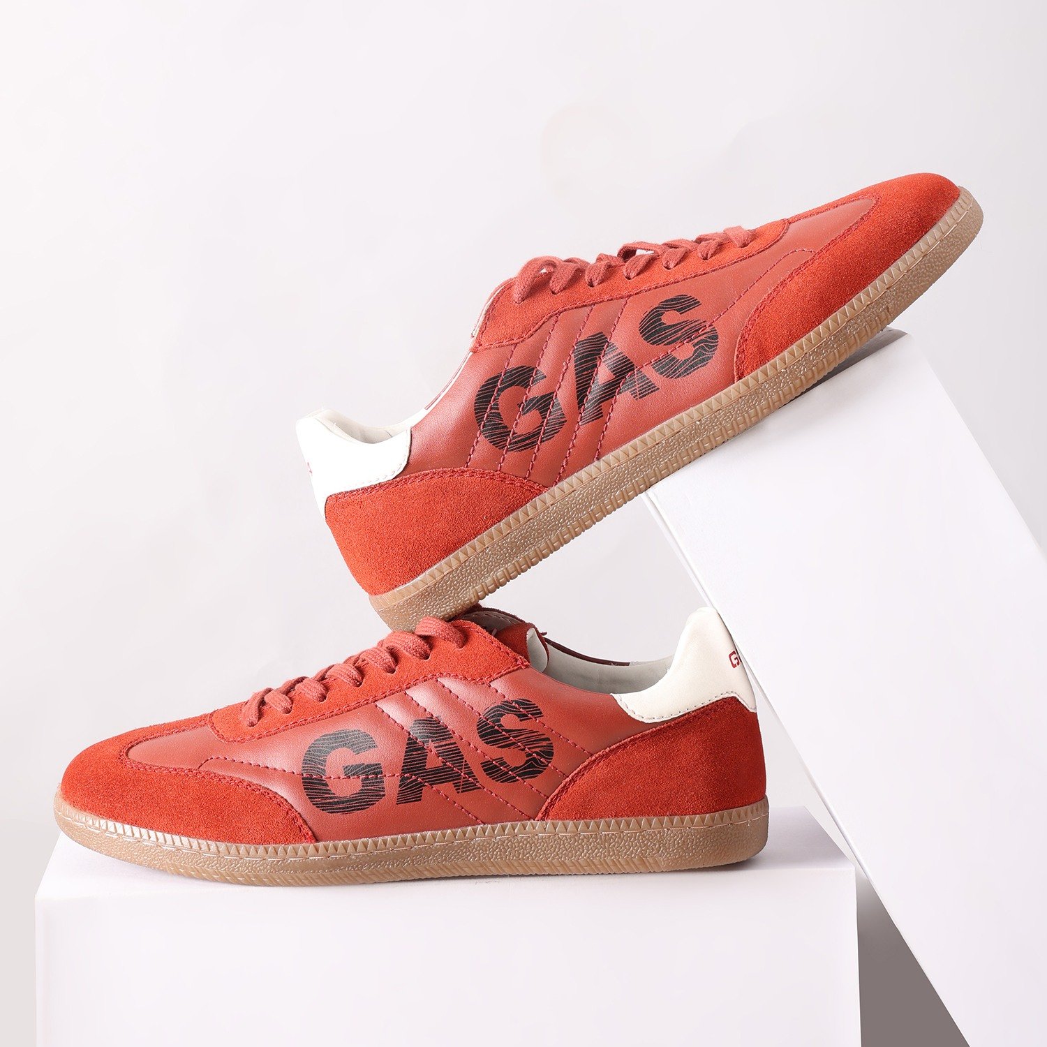 Men Rivolta Red Sneakers