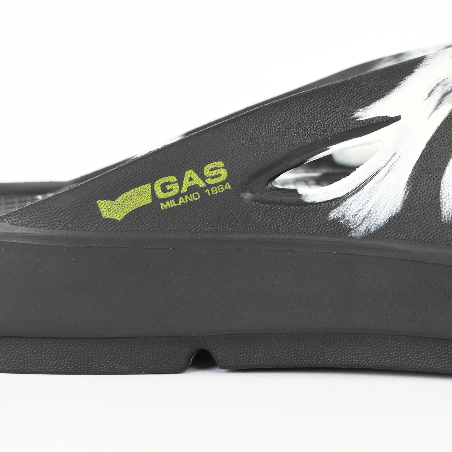 Men StormSlip White black Flip flops